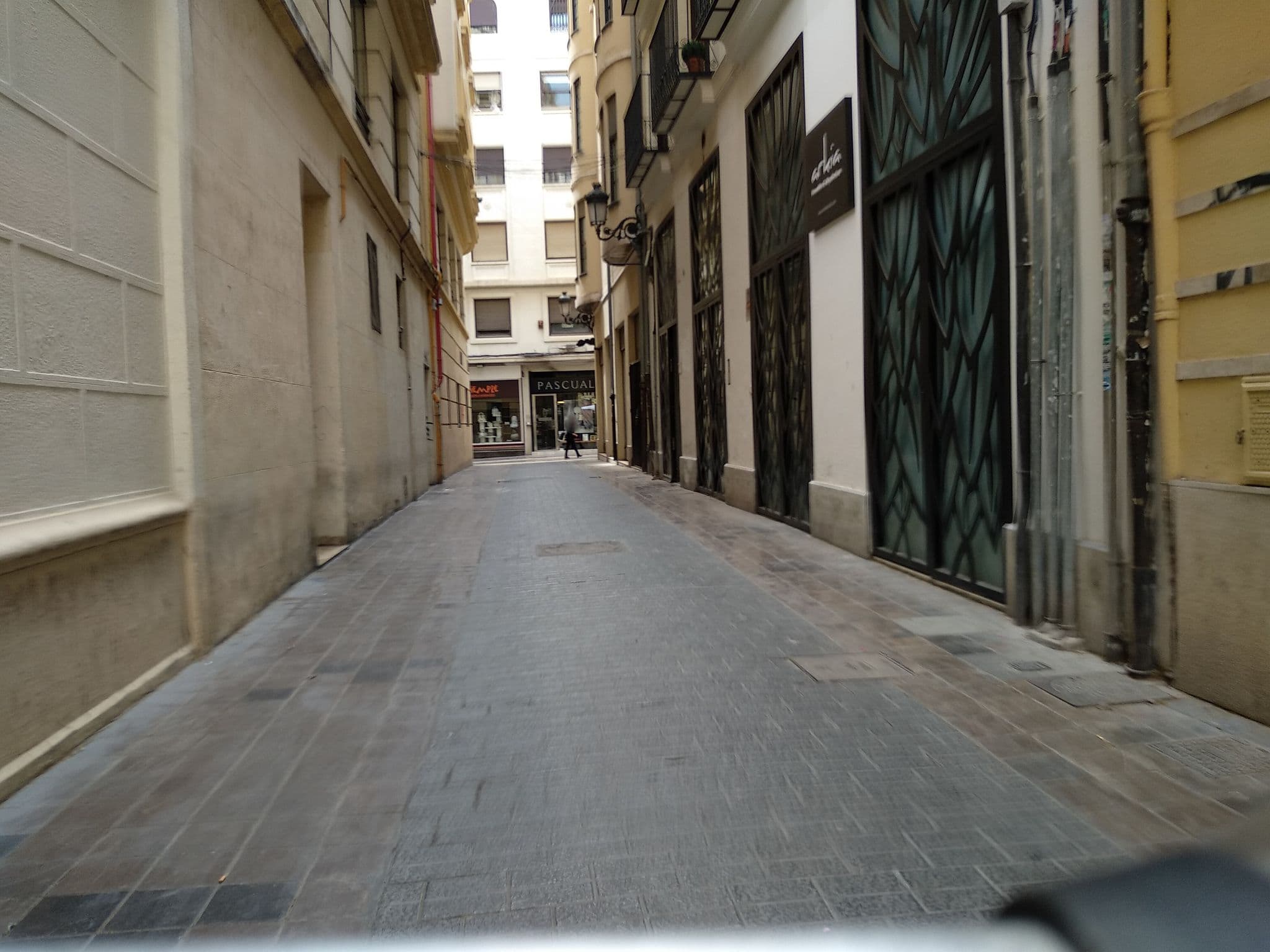 Street view near room 411, Valencia — © raolbaletco (CC BY-SA · Mapillary)