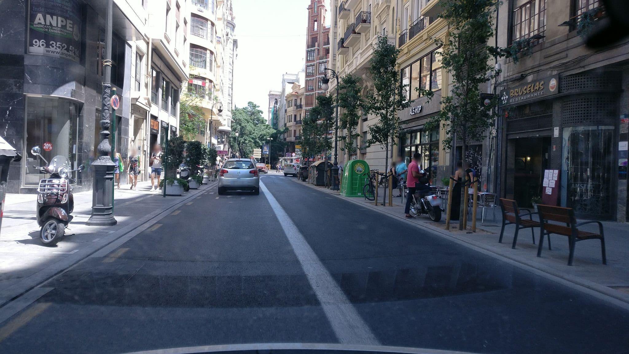 Street view near Valencia Guesthouse, Valencia — © xurxosanz (CC BY-SA · Mapillary)