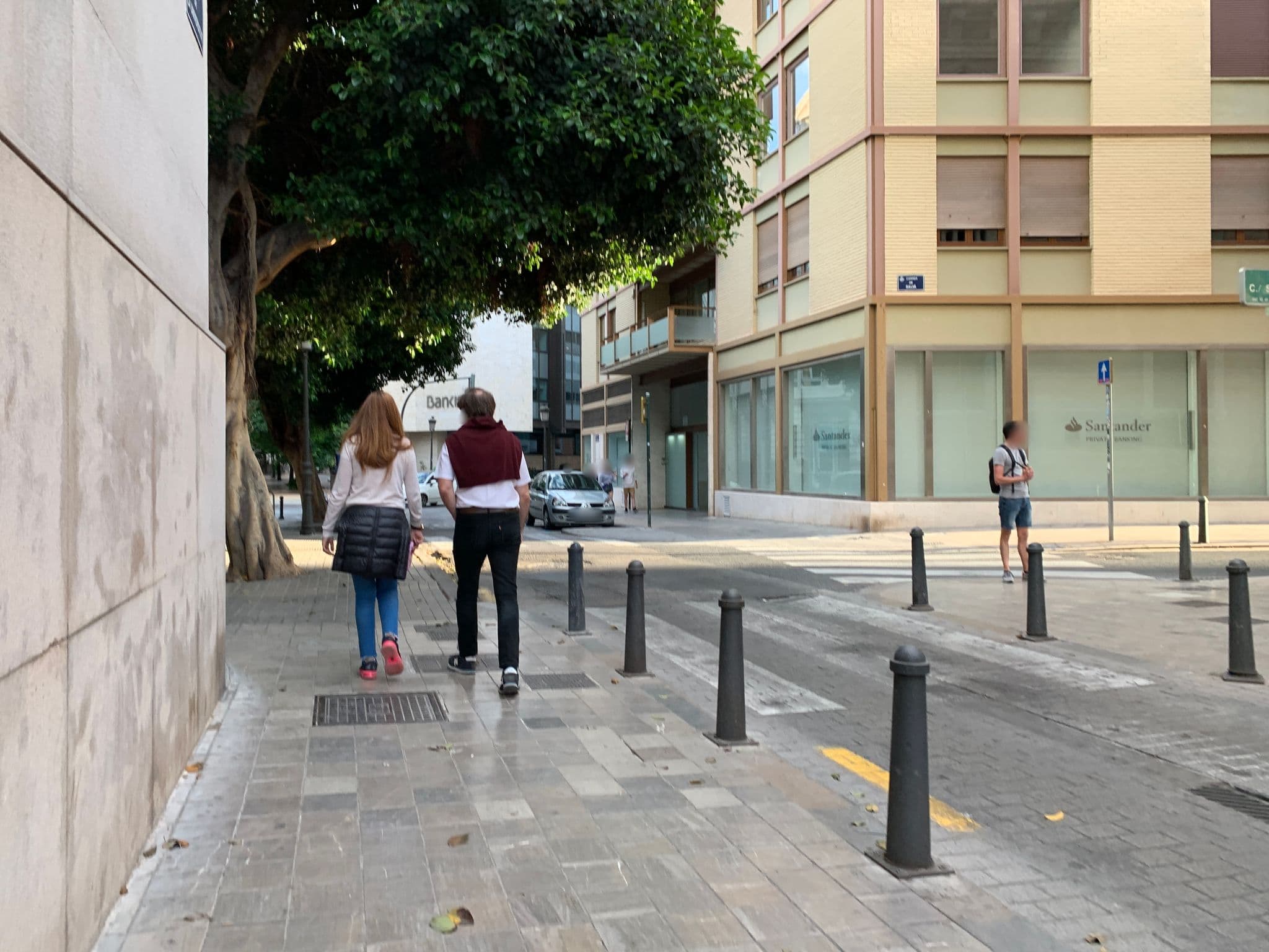 Street view near Pension Paris, Valencia — © egorka (CC BY-SA · Mapillary)