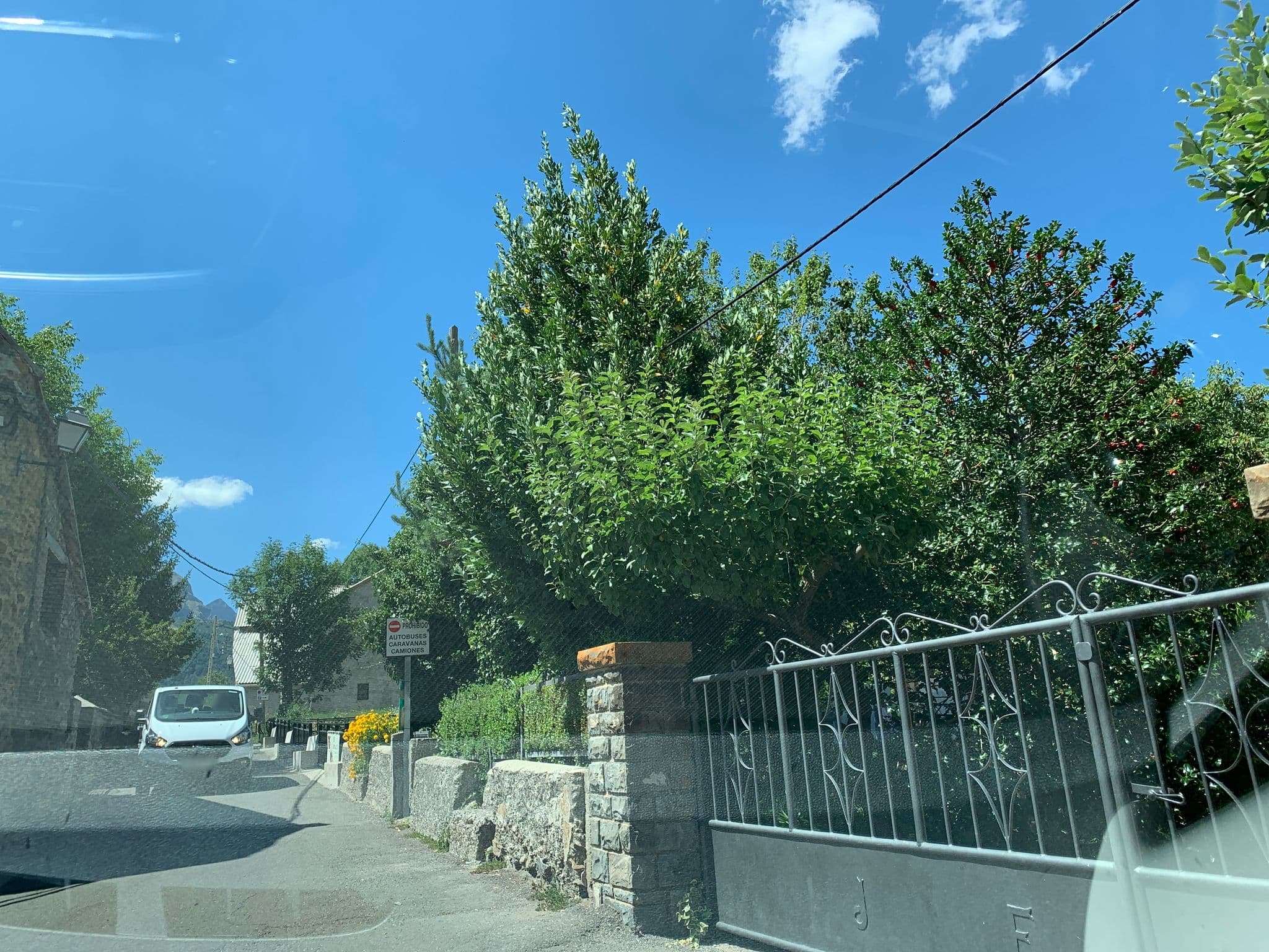 Street view near Turismo rural Jardín de Hoz, Sallent de Gállego — © robot8a (CC BY-SA · Mapillary)