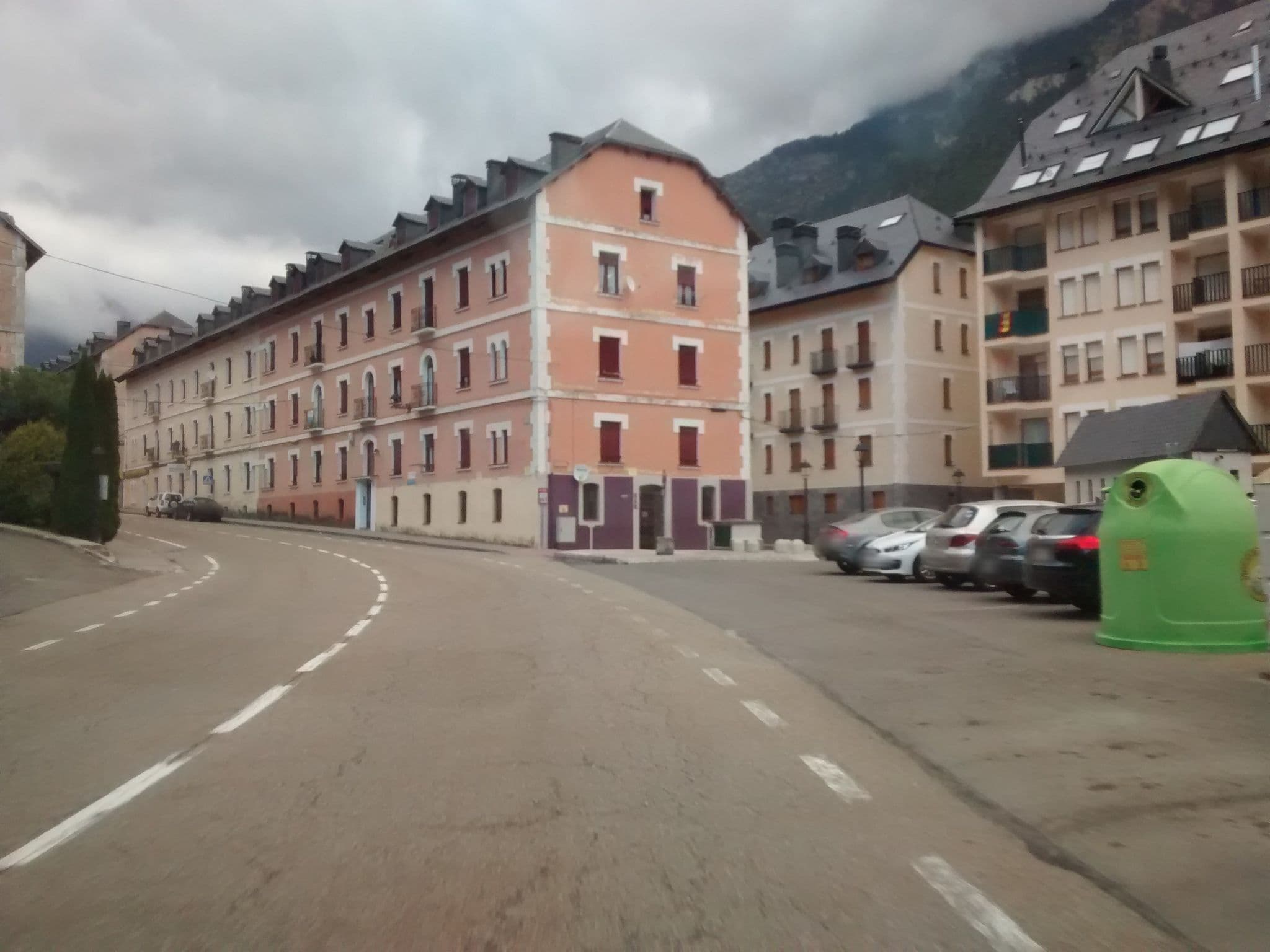 Street view near Apartamento Canfranc-Estacion, Sallent de Gállego — © msevilla00 (CC BY-SA · Mapillary)