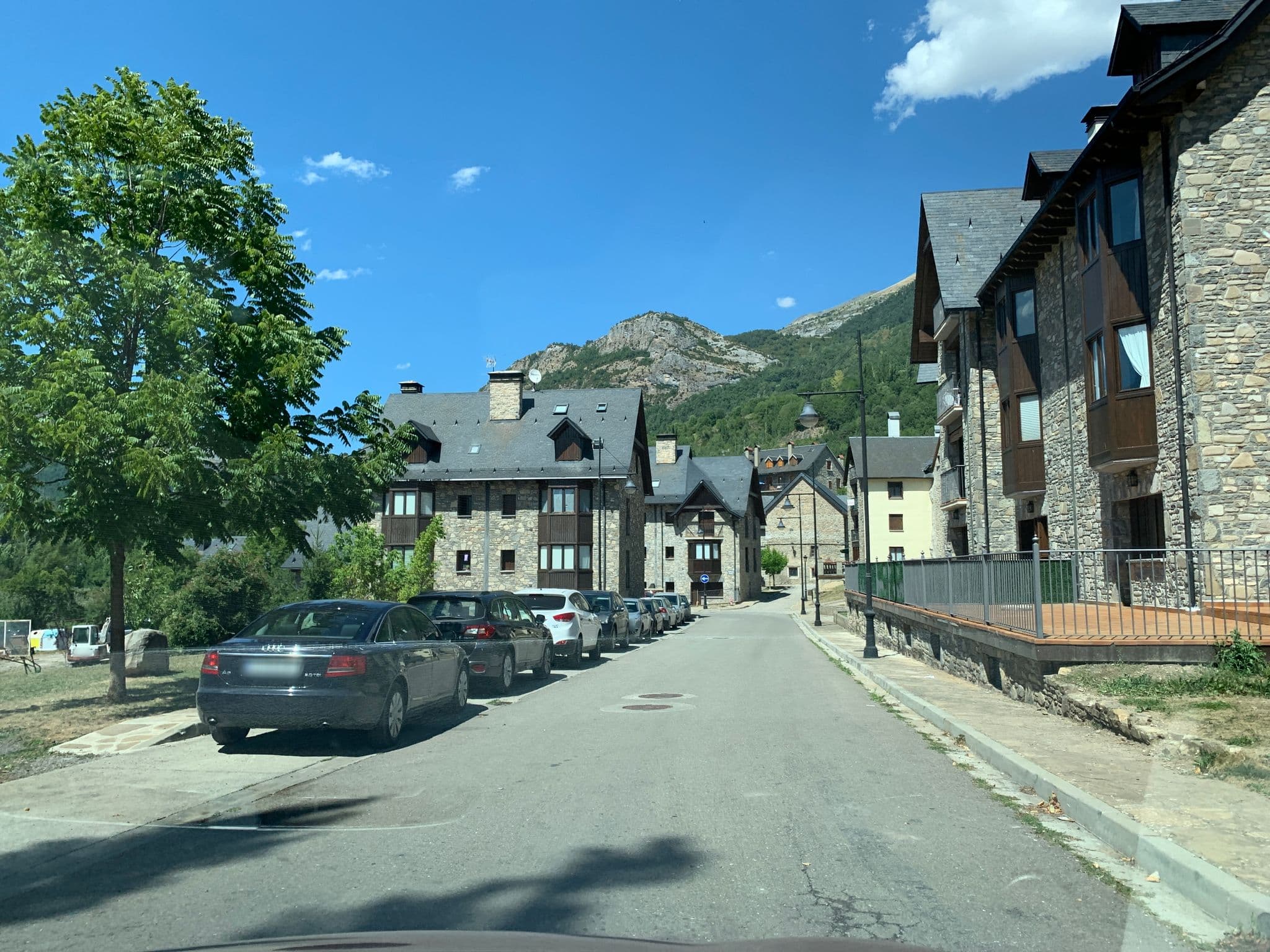 Street view near Albergue Quinta VistaAlegre, Sallent de Gállego — © robot8a (CC BY-SA · Mapillary)