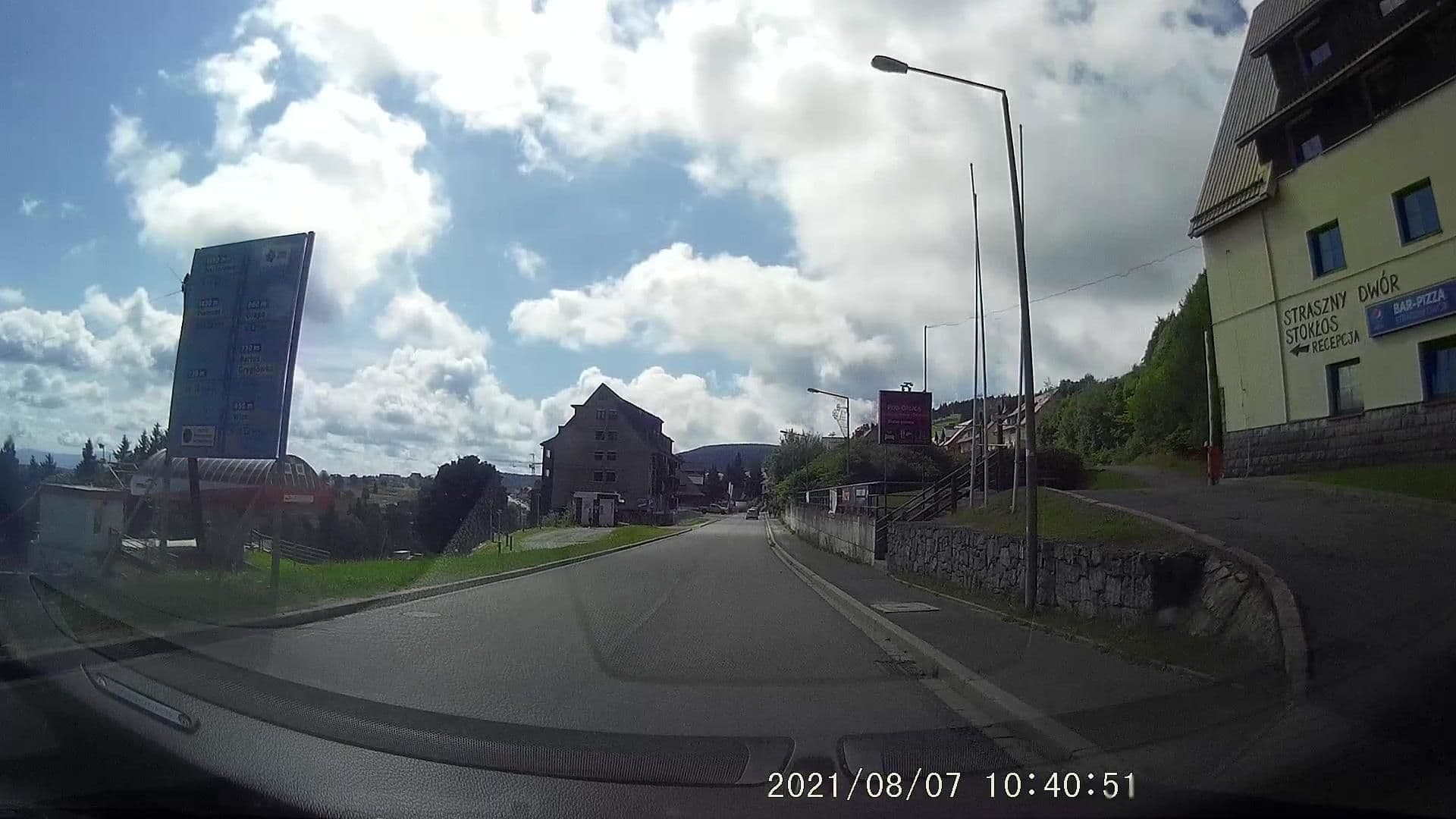 Street view near Straszny Dwór, Skuhrov nad Bělou — © dasza (CC BY-SA · Mapillary)