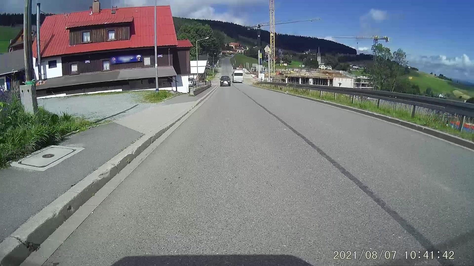 Street view near Regle, Skuhrov nad Bělou — © dasza (CC BY-SA · Mapillary)