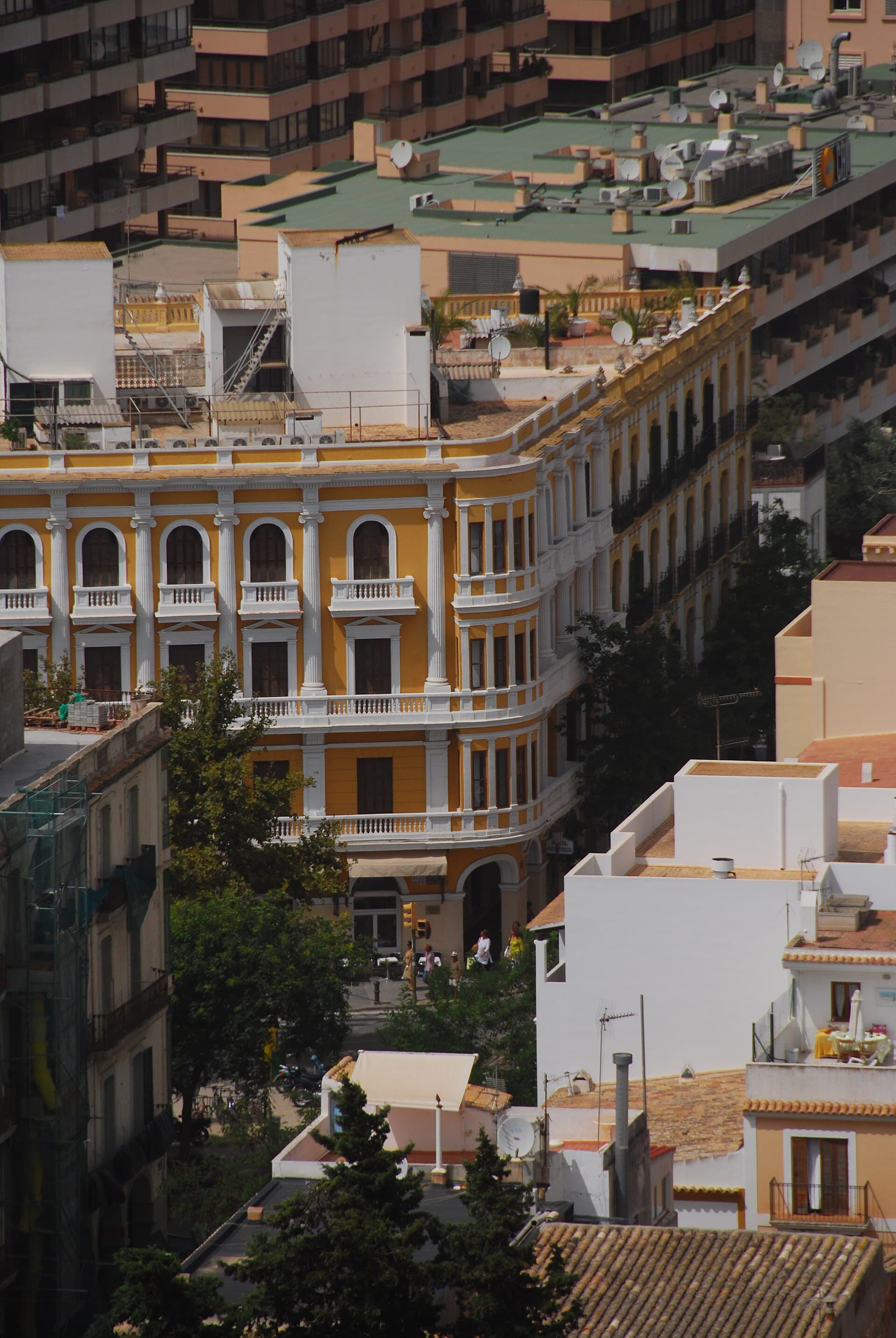 Gran Hotel Montesol Ibiza, (via Wikimedia Commons, CC BY 2.0)