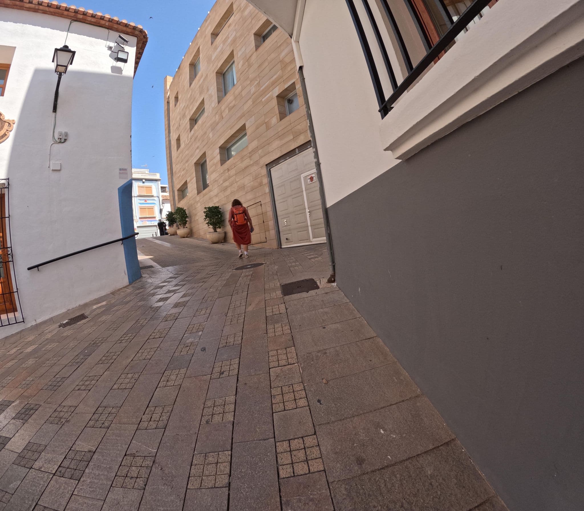 Street view near Aptos. Cristina/arenal O Similar, Calp — © tjorim (CC BY-SA · Mapillary)