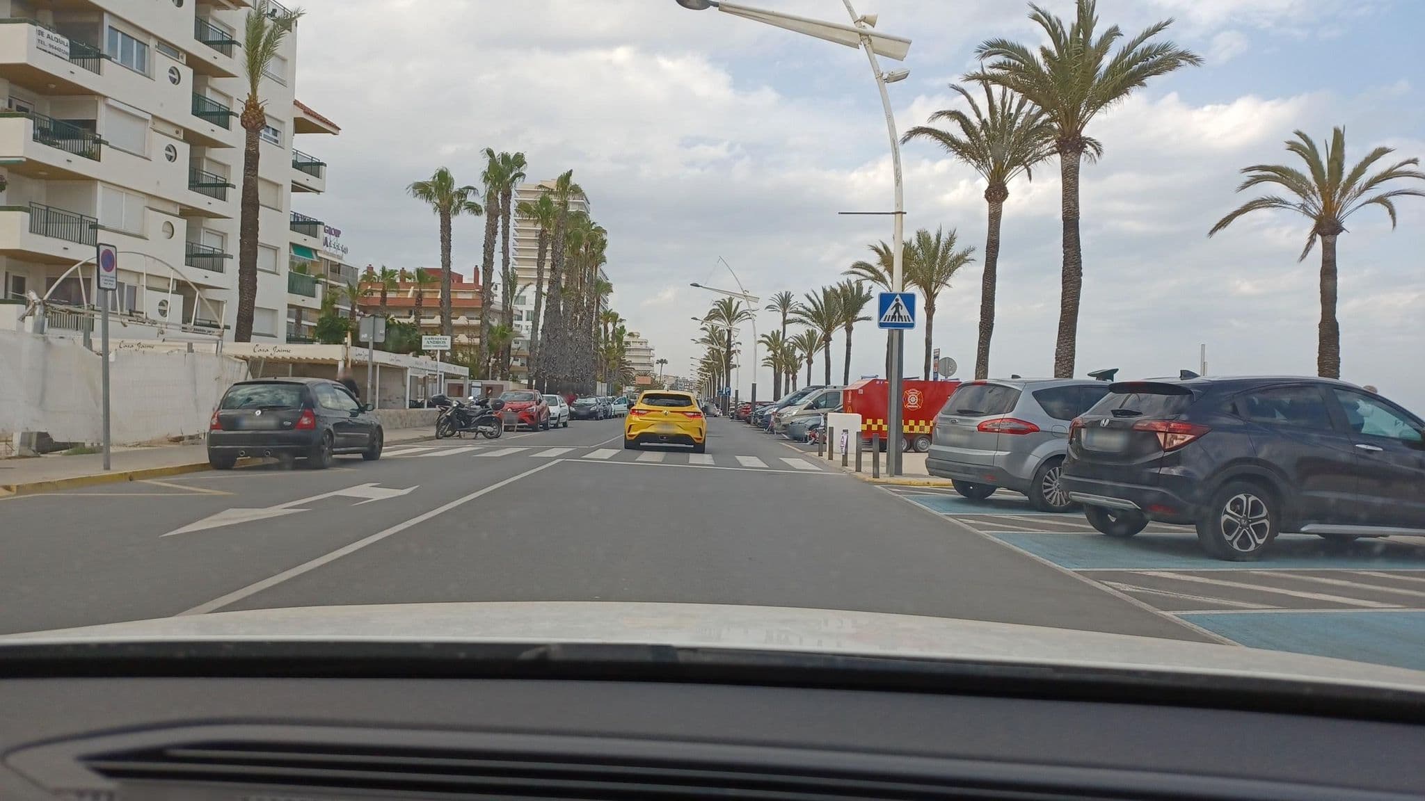 Street view near Apartamentos Beach Peñiscola 3000, Peníscola — © normanm (CC BY-SA · Mapillary)