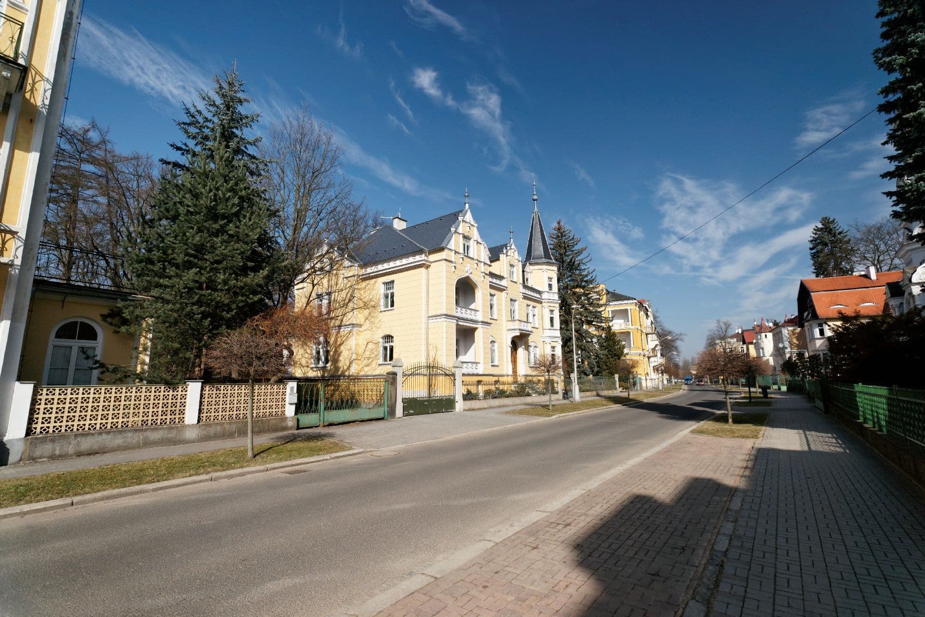 Street view near Monti Spa Hotel, Františkovy Lázně — © txllxt (CC BY-SA · Mapillary)