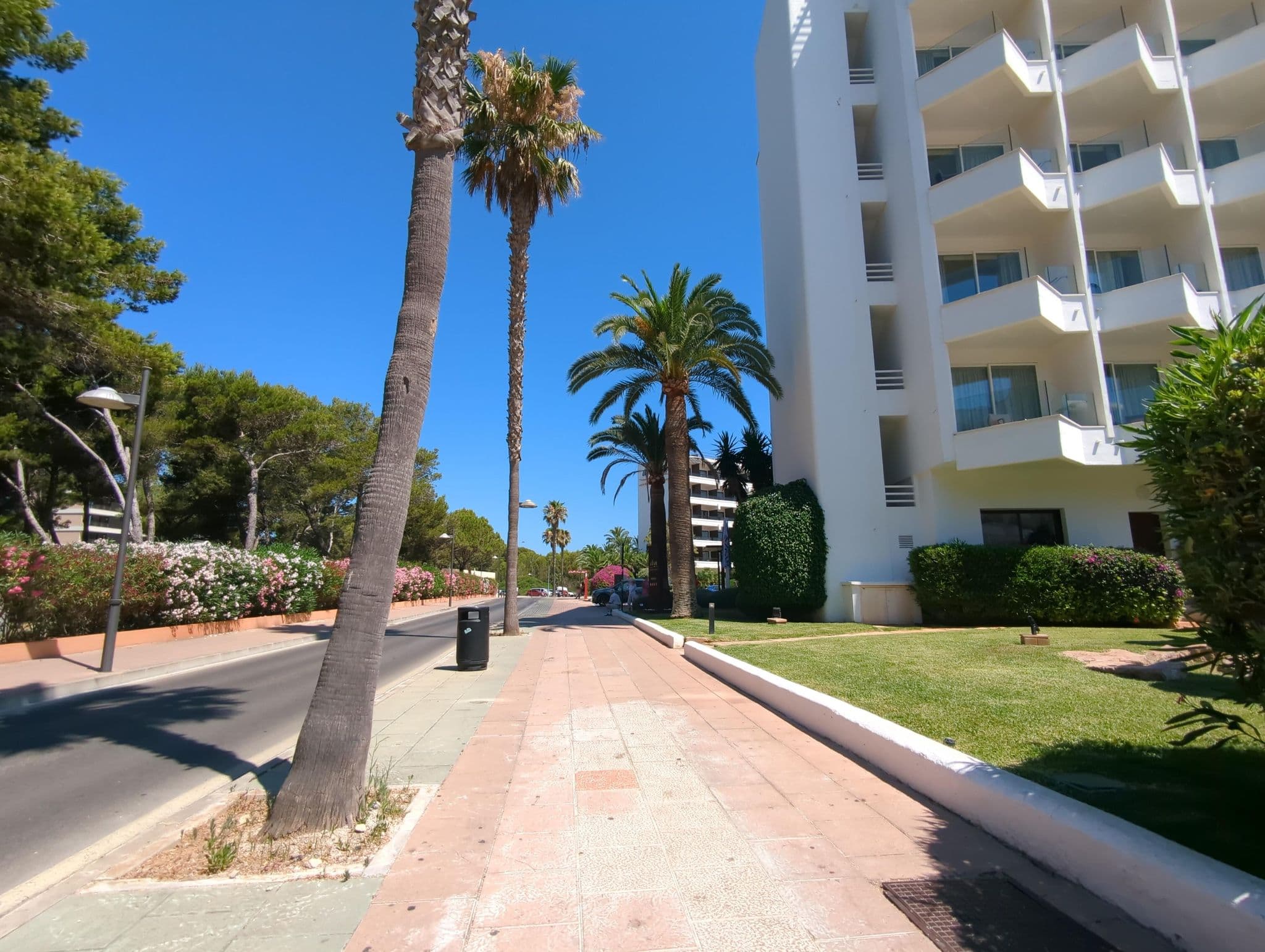 Street view near Calla Millor Hotel Borneo, Cala Millor — © ente (CC BY-SA · Mapillary)