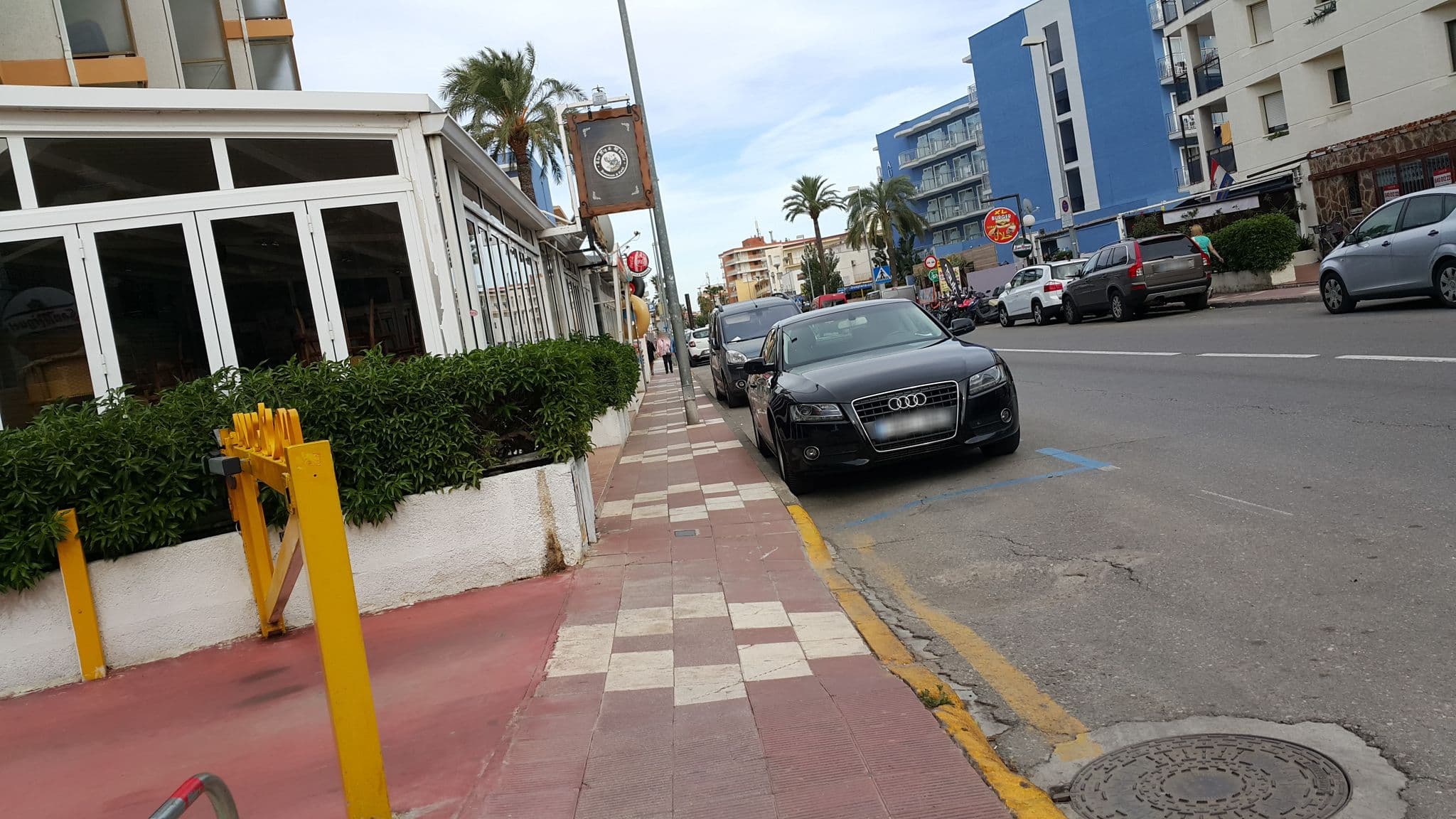 Street view near DIFFERENTFLATS Costa d' Or II, Salou — © spacecow (CC BY-SA · Mapillary)