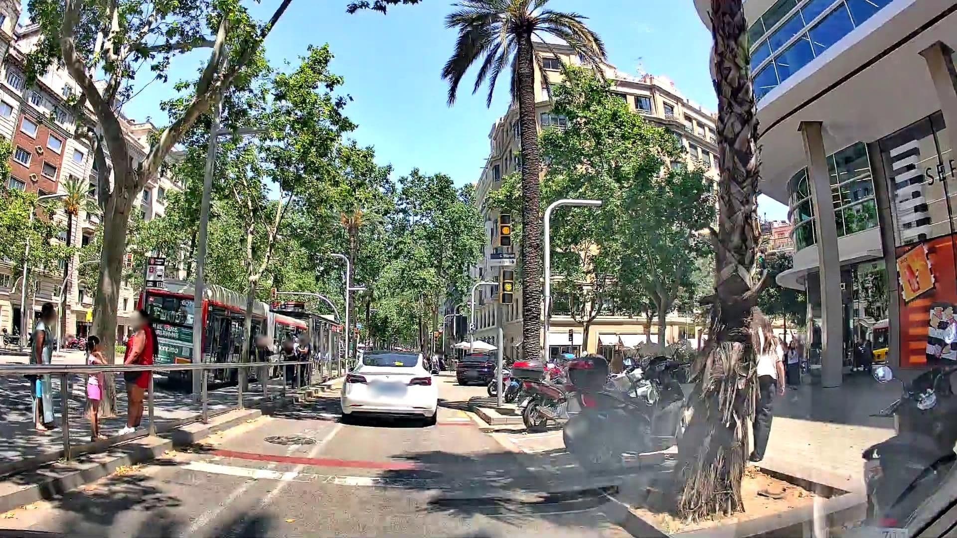 Street view near Youstylish B343, Sant Gervasi - Galvany — © m_esp_32 (CC BY-SA · Mapillary)