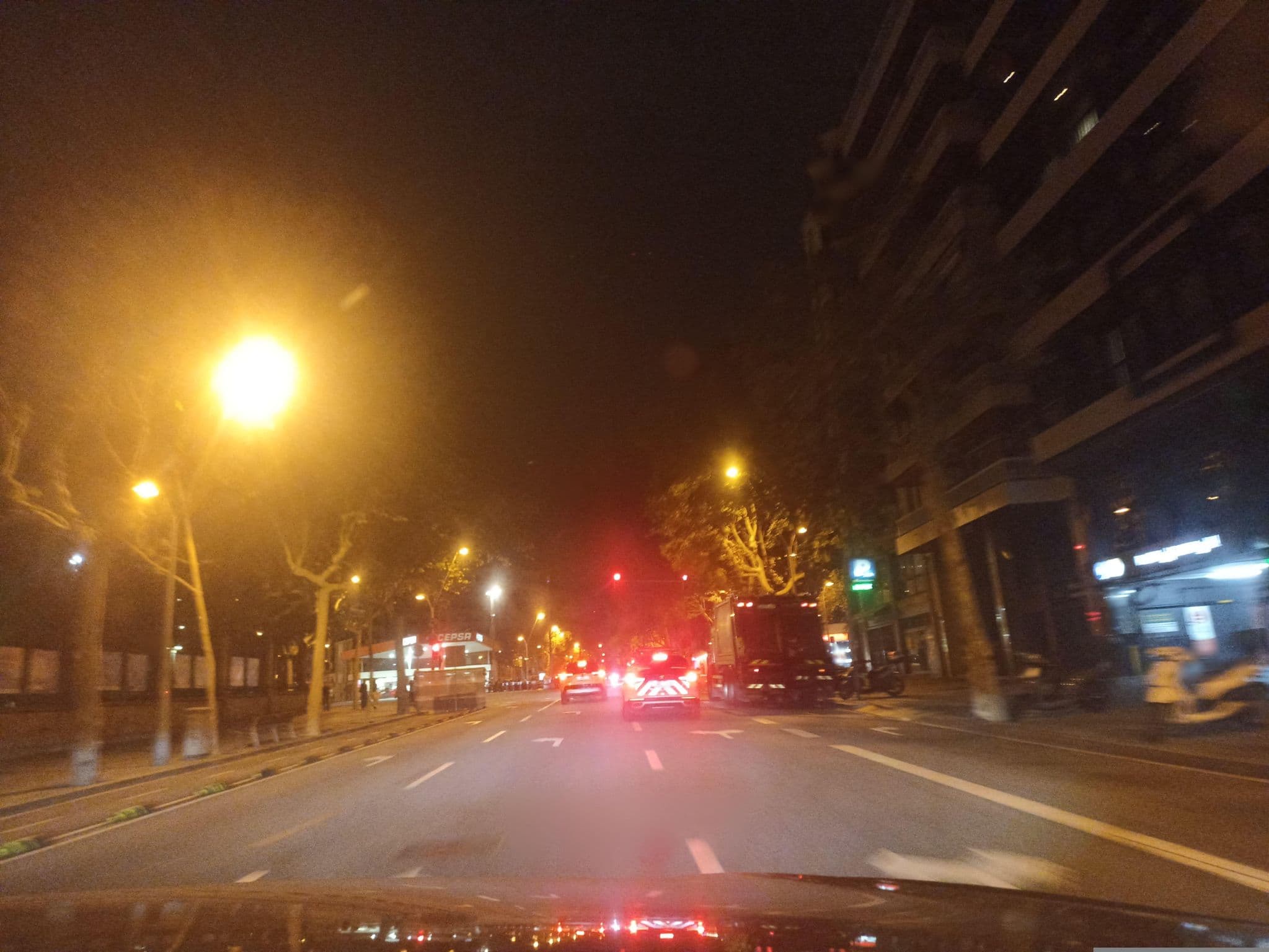 Street view near Alberg La Ciutat, l'Antiga Esquerra de l'Eixample — © toniserra (CC BY-SA · Mapillary)