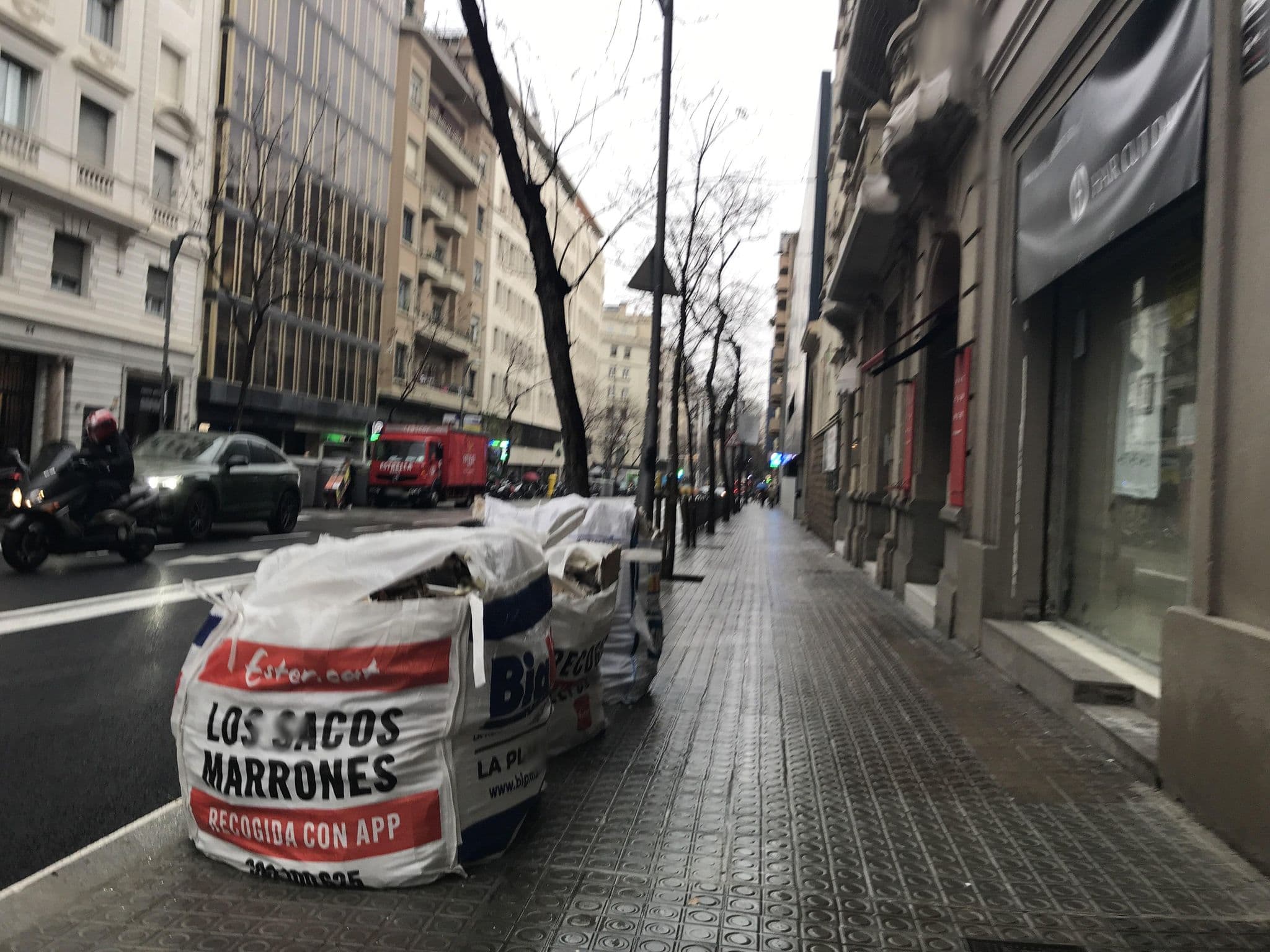Street view near Blanc Guesthouse, Sant Gervasi - Galvany — © miguel_andrade (CC BY-SA · Mapillary)