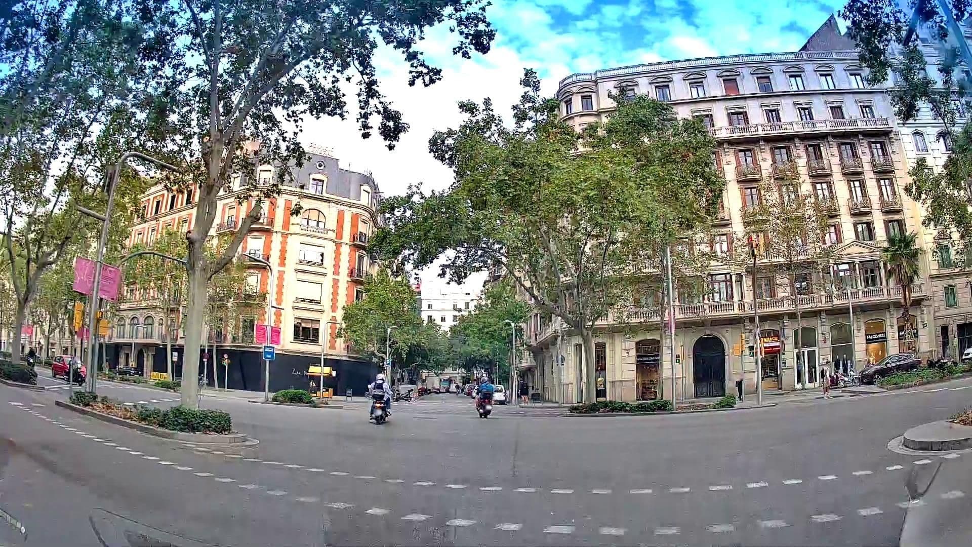 Street view near Diagonal Home, Sant Gervasi - Galvany — © m_esp_32 (CC BY-SA · Mapillary)