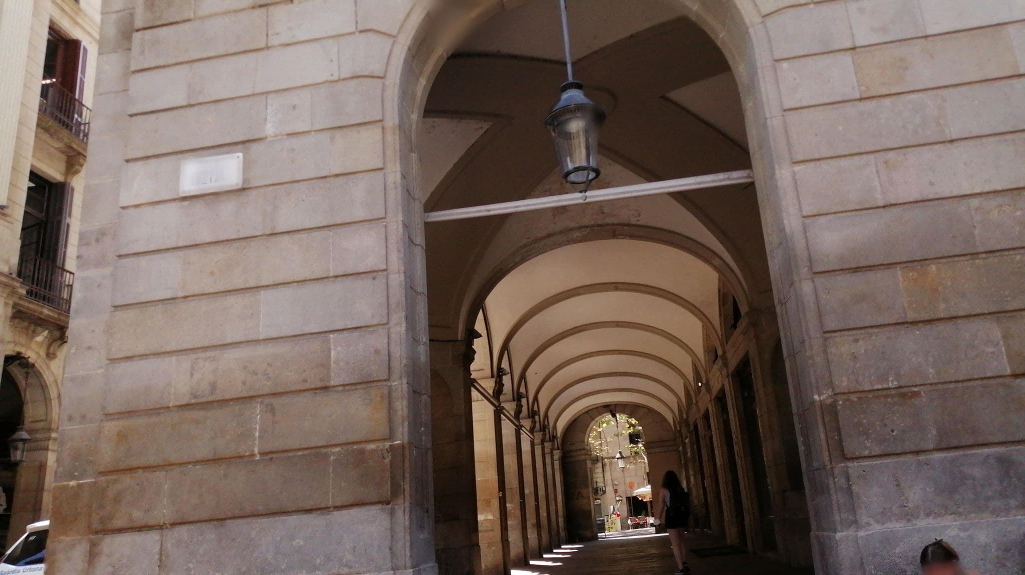 Street view near DO, Ciutat Vella — © alememex (CC BY-SA · Mapillary)