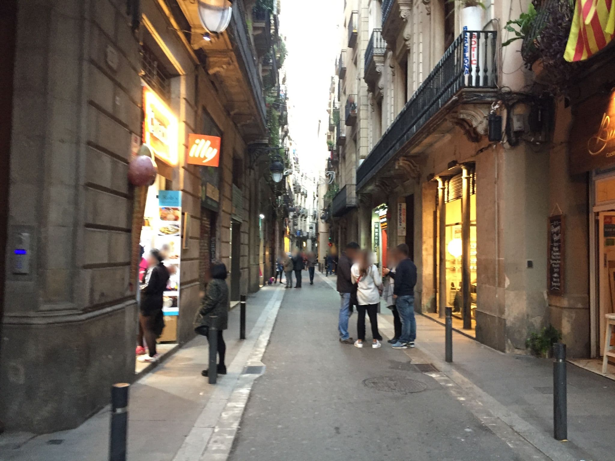 Street view near Guesthouse Barcelona Gothic, Barri Gòtic — © richlv (CC BY-SA · Mapillary)