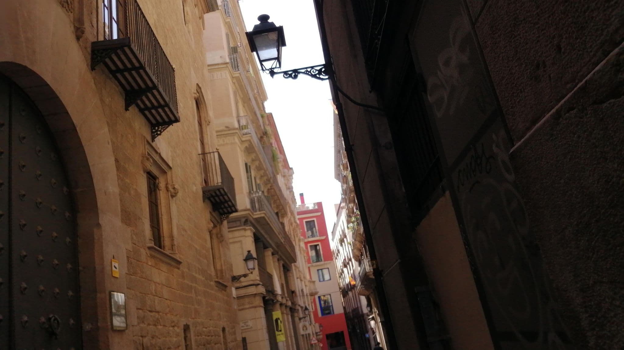 Street view near Pension Canadiense, Barri Gòtic — © alememex (CC BY-SA · Mapillary)