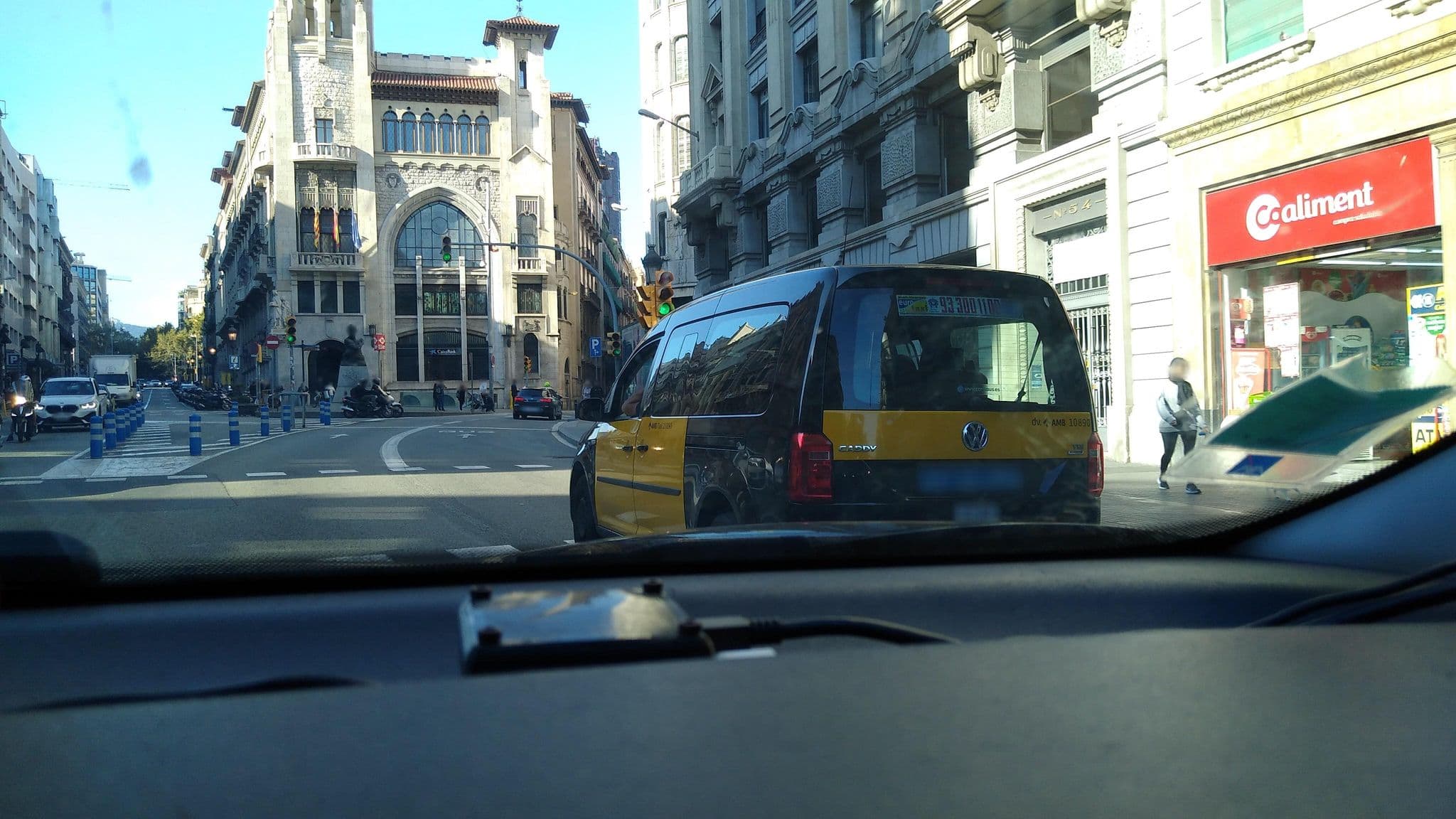 Street view near G and G rooms, Barri Gòtic — © rhum (CC BY-SA · Mapillary)