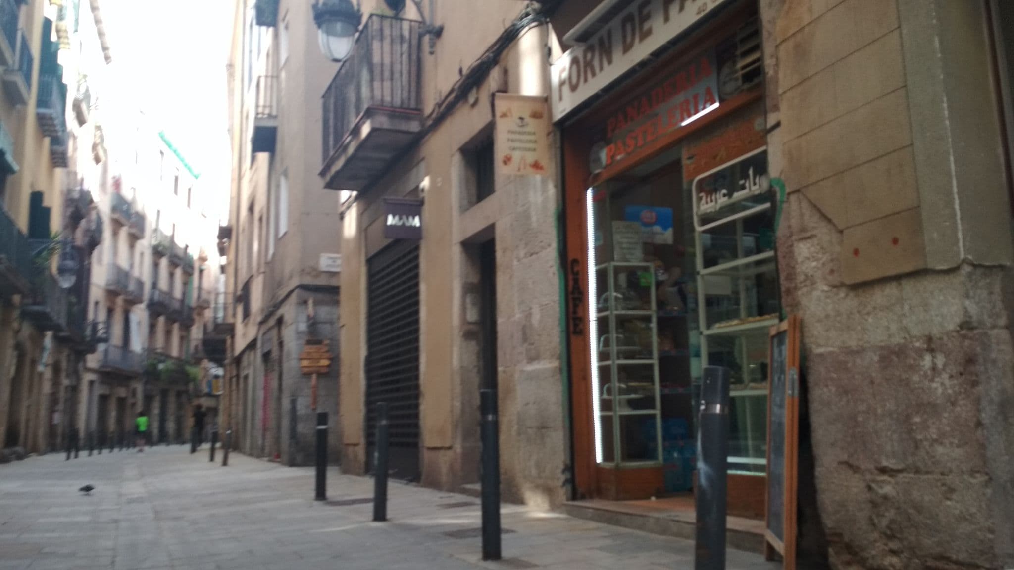 Street view near Gothic Garden House, Barri Gòtic — © toniserra (CC BY-SA · Mapillary)