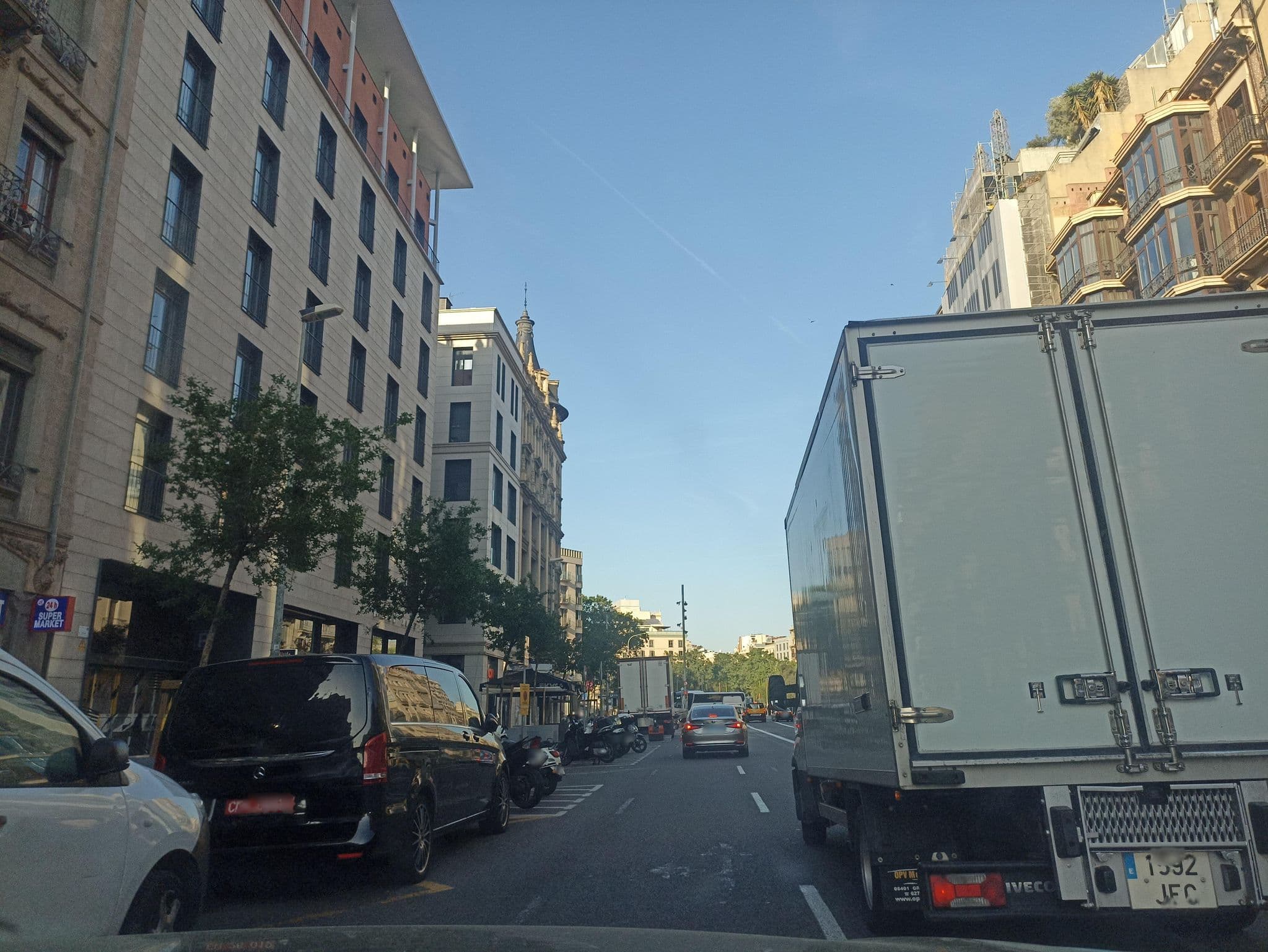 Street view near Appartement Barcalona 🏩, Eixample — © toniserra (CC BY-SA · Mapillary)