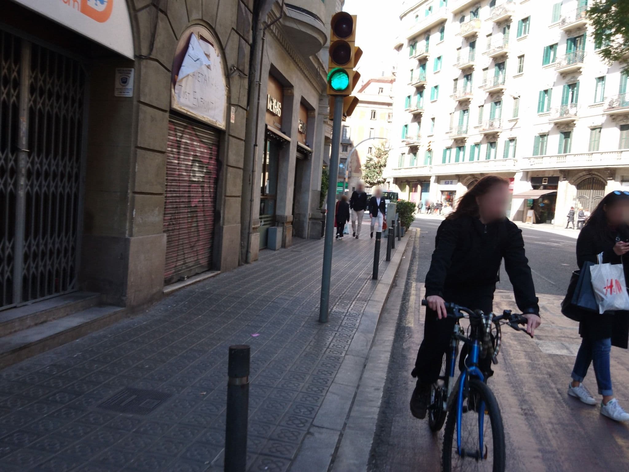 Street view near H10 Madison Rooftop Pool, Barri Gòtic — © peterneubauer (CC BY-SA · Mapillary)