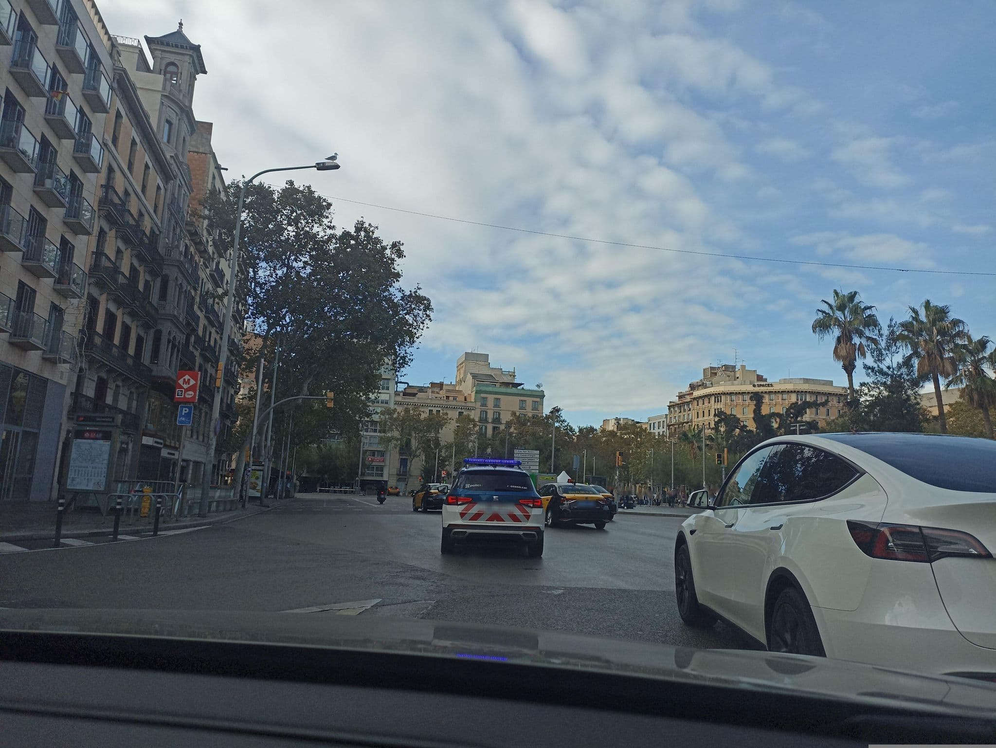 Street view near Hotel Condestable, Eixample — © toniserra (CC BY-SA · Mapillary)