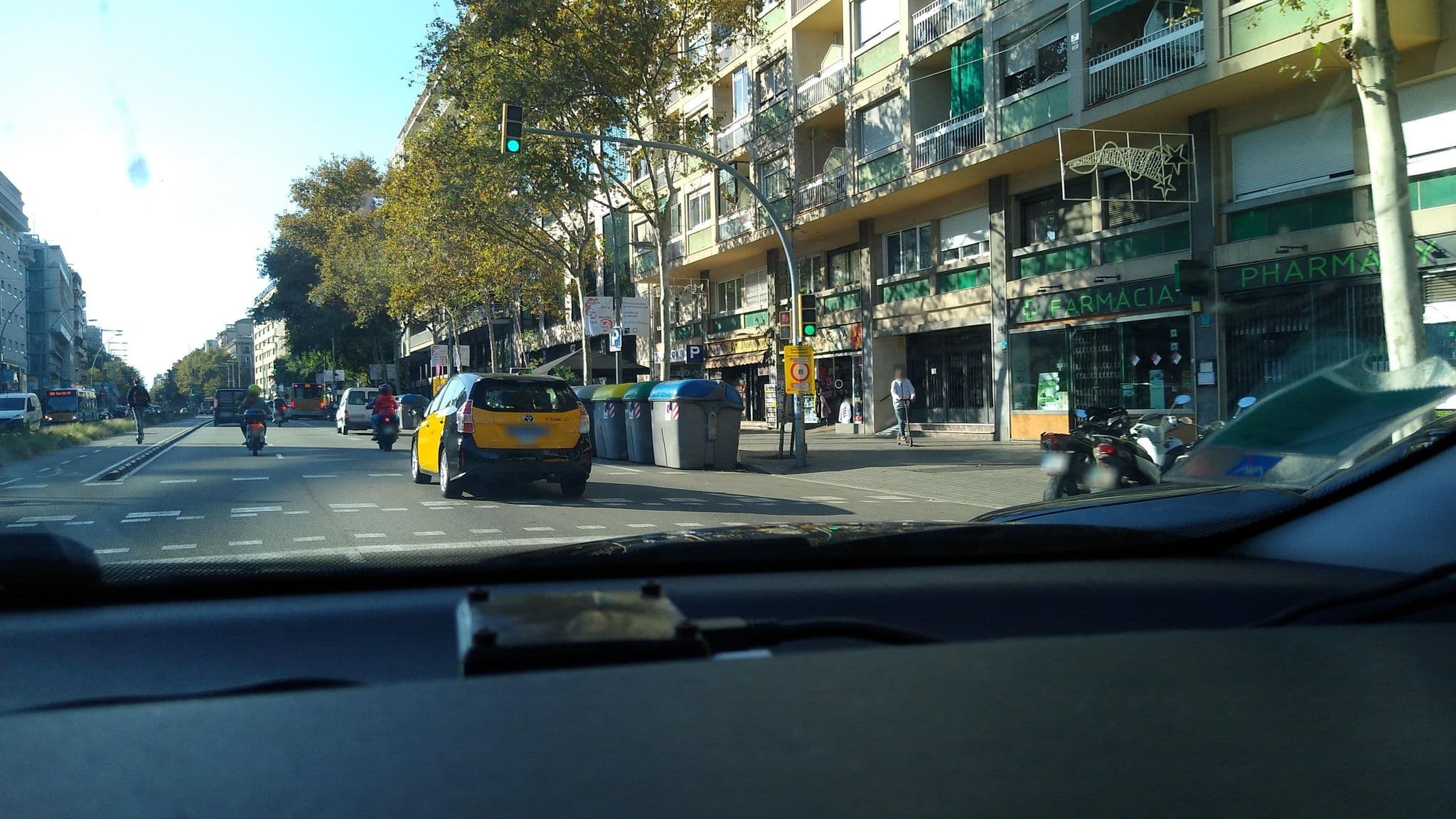 Street view near Calle San Bertan, Ciutat Vella — © rhum (CC BY-SA · Mapillary)