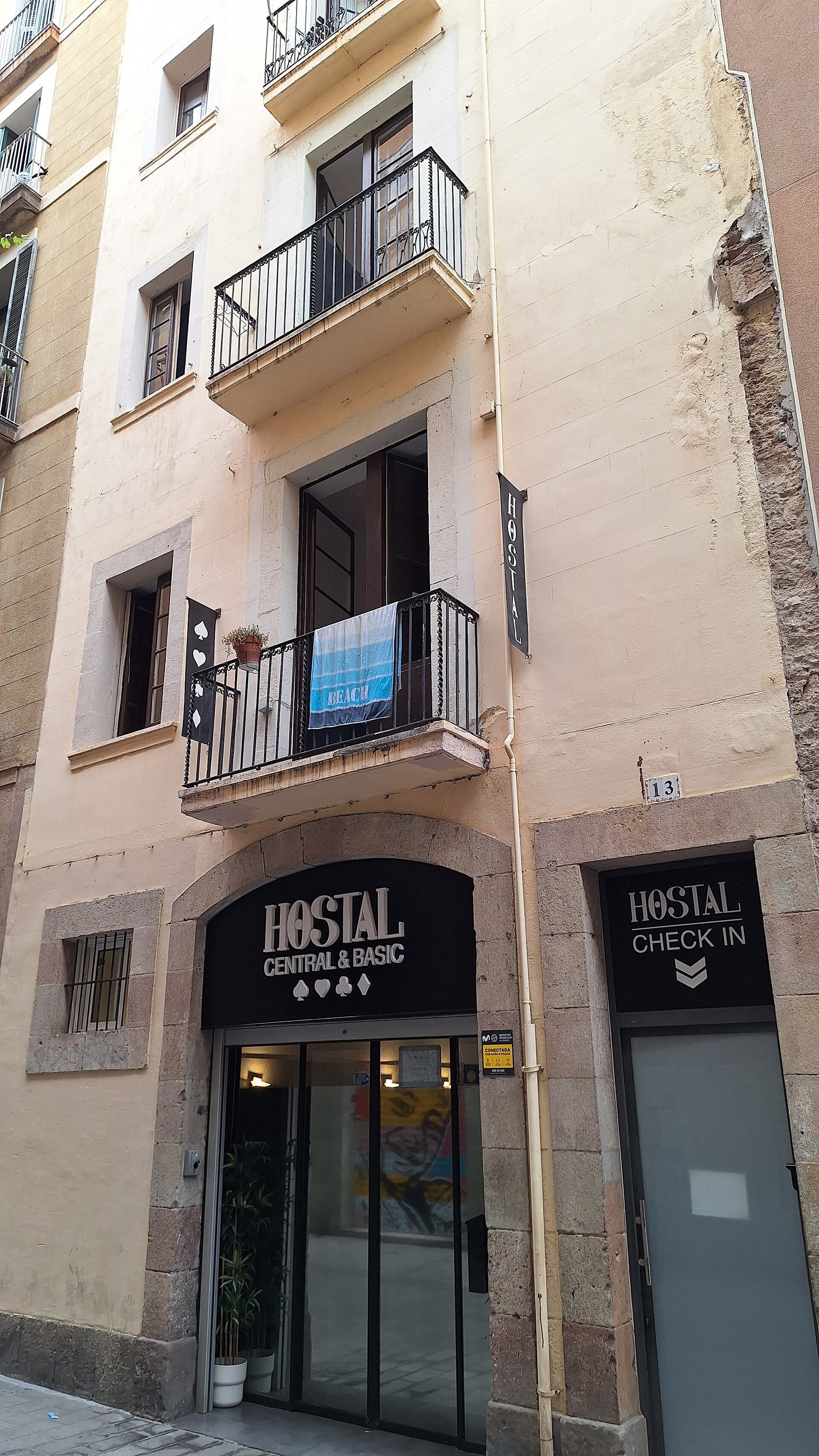 Central and Basic Solarium Hostel (via Wikimedia Commons, CC BY-SA 3.0)
