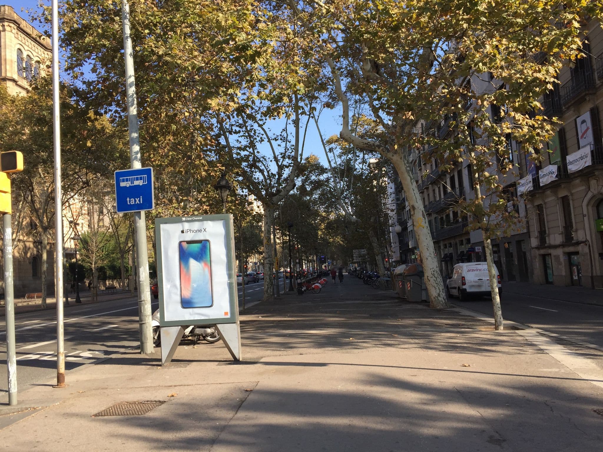 Street view near The Corner 592, Eixample — © richlv (CC BY-SA · Mapillary)