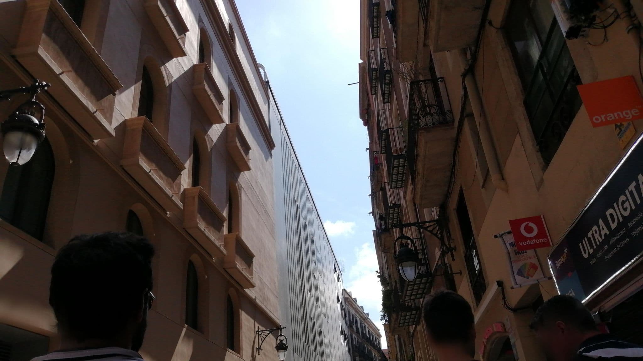 Street view near Viu Barcelona, Ciutat Vella — © alememex (CC BY-SA · Mapillary)