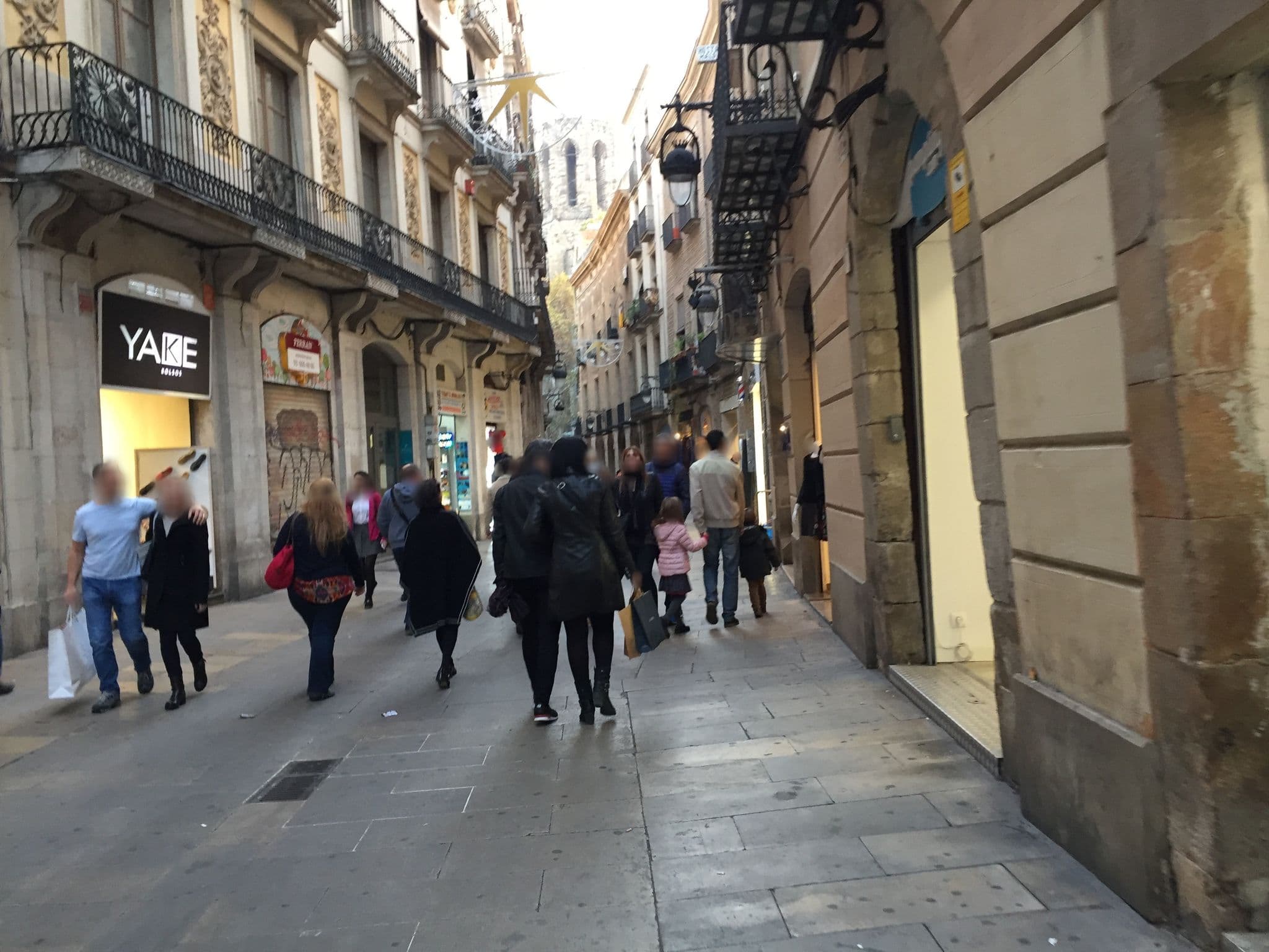 Street view near Hostal Maldà, Barri Gòtic — © richlv (CC BY-SA · Mapillary)