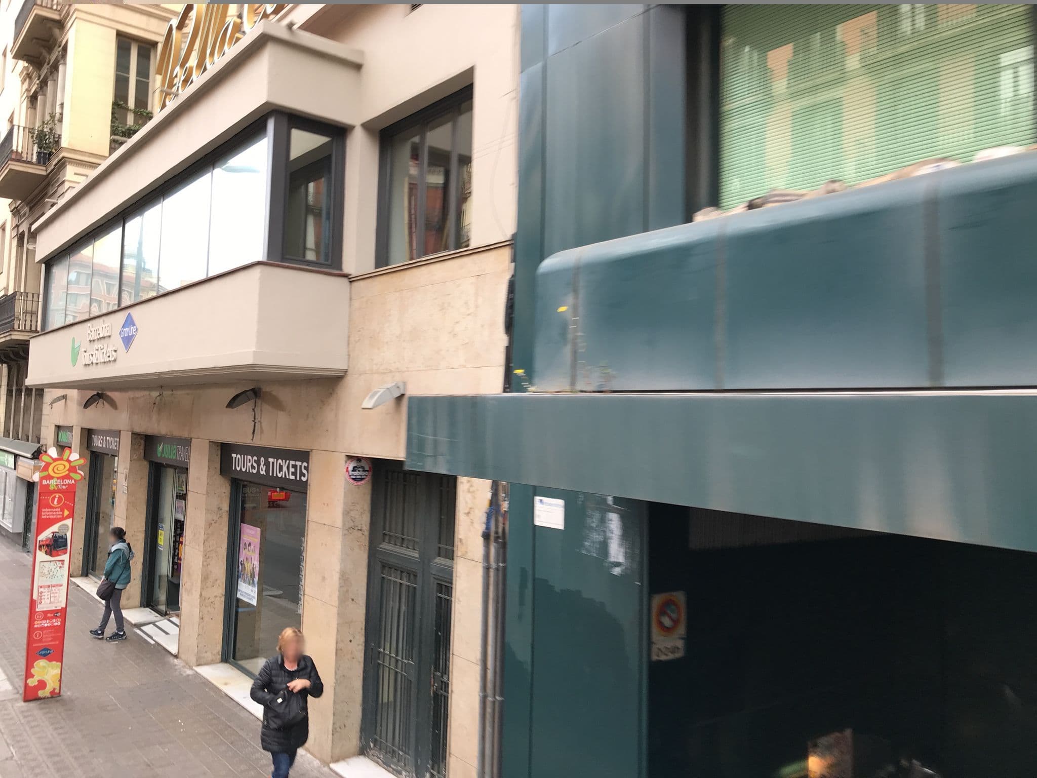 Street view near Grupo Regina, Eixample — © ugz (CC BY-SA · Mapillary)