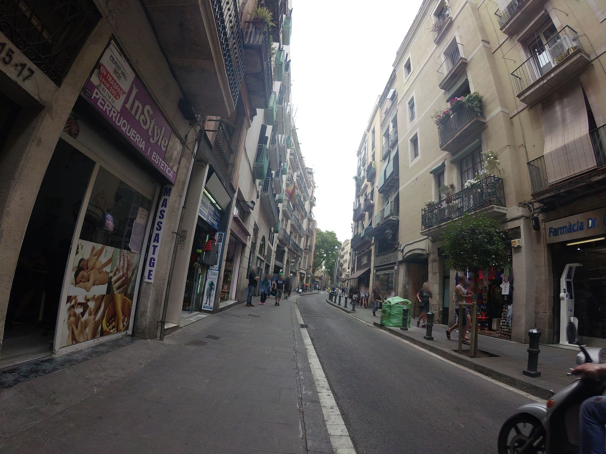 Street view near Residencia Universitaria Sant Agustì, Ciutat Vella — © angoca (CC BY-SA · Mapillary)