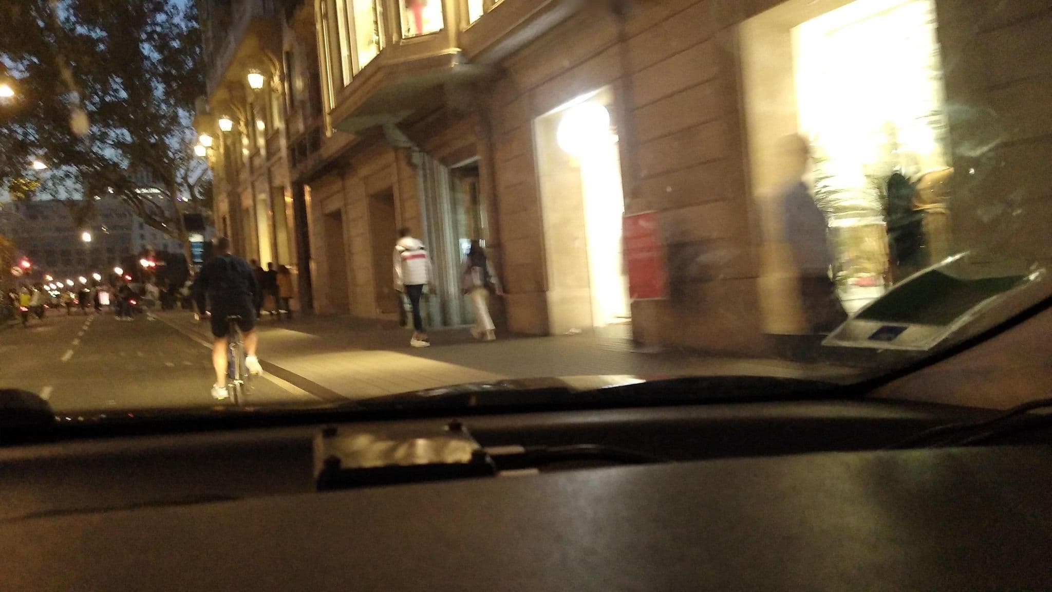 Street view near Hotel Toledano Barcelona, Barri Gòtic — © rhum (CC BY-SA · Mapillary)