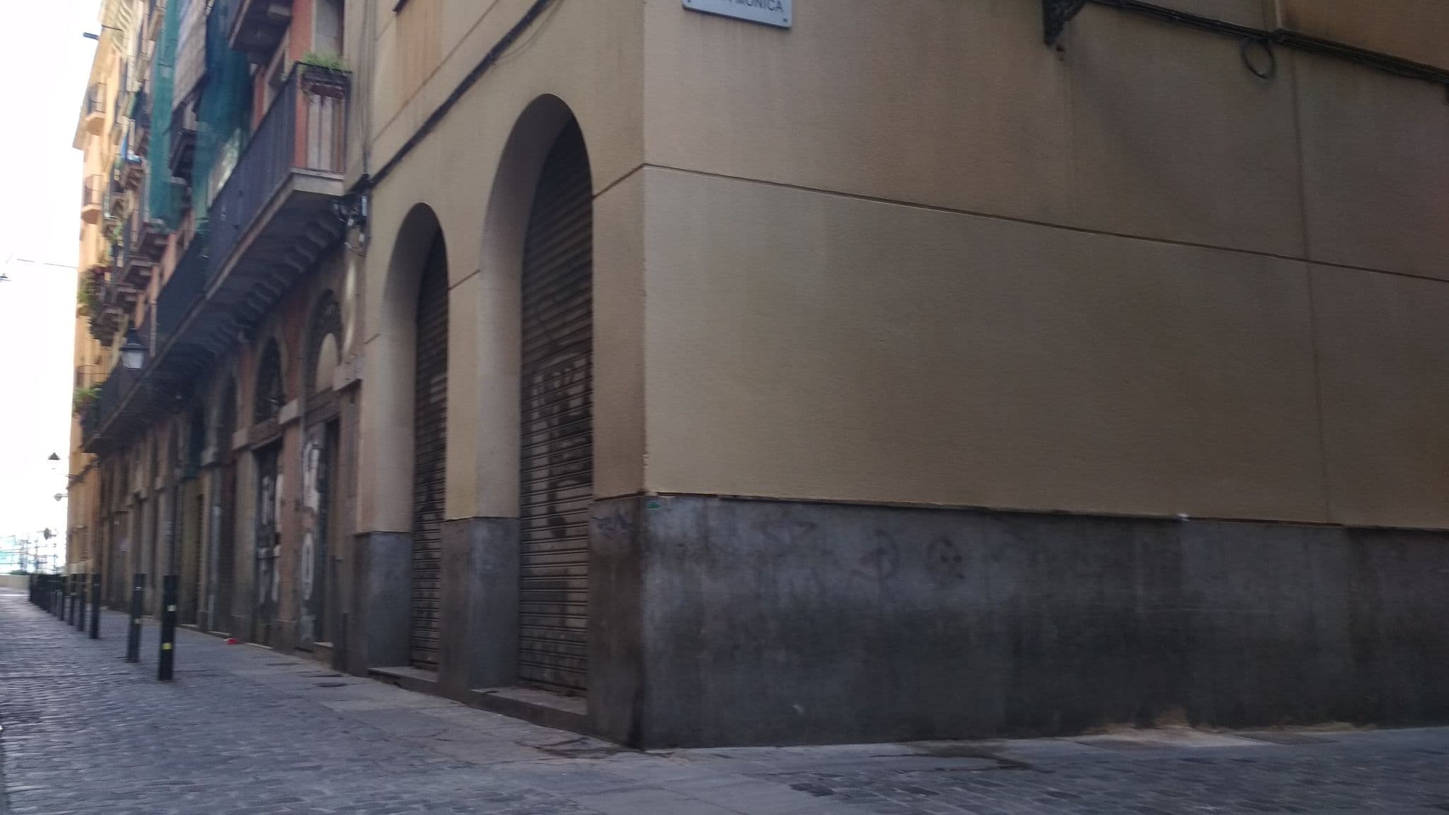 Street view near Friendly Rentals Santa Monica, Ciutat Vella — © toniserra (CC BY-SA · Mapillary)
