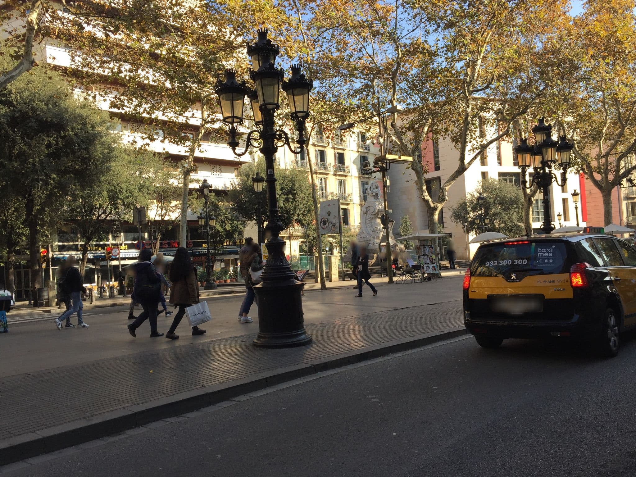 Street view near Pension Picasso, Ciutat Vella — © richlv (CC BY-SA · Mapillary)