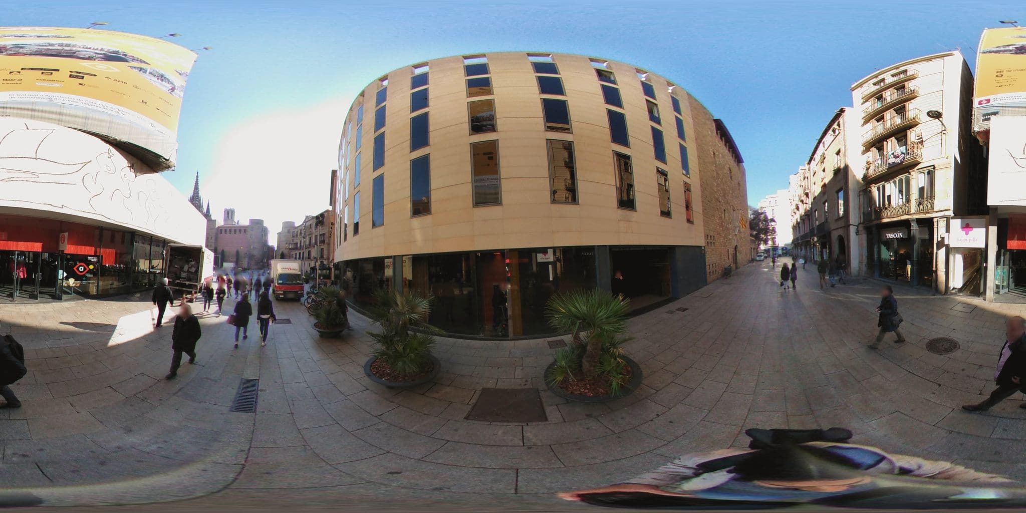 Street view near Good Fell Apartaments, Barri Gòtic — © ccossio (CC BY-SA · Mapillary)