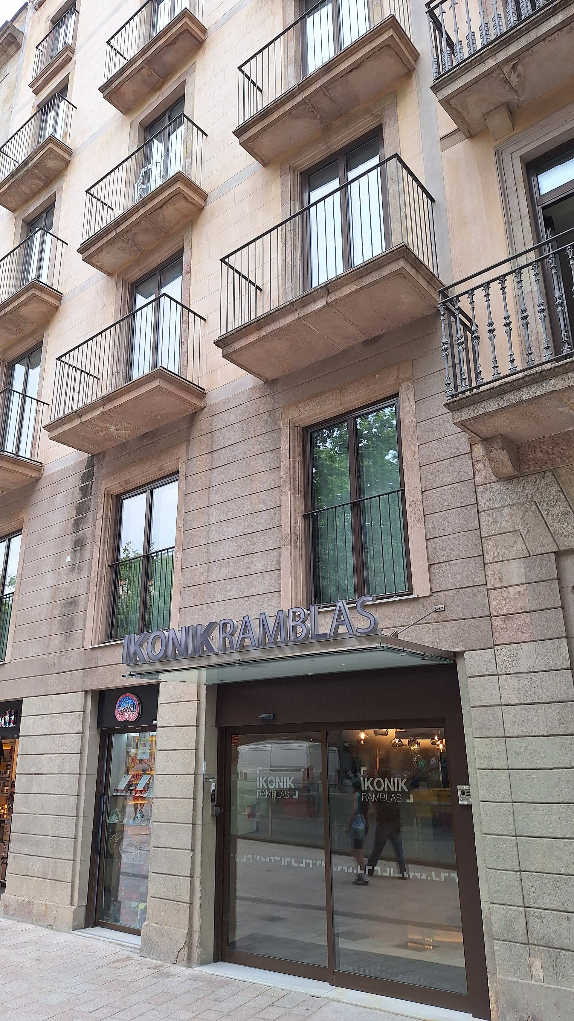 Eurostars Ramblas (via Wikimedia Commons, CC BY-SA 3.0)