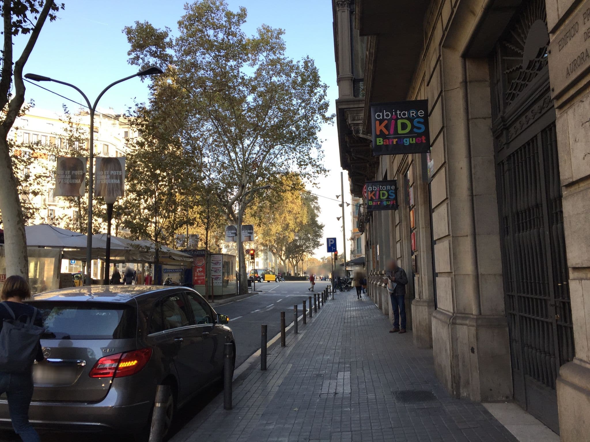 Street view near Enjoybcn Coliseum Apartments, Eixample — © richlv (CC BY-SA · Mapillary)