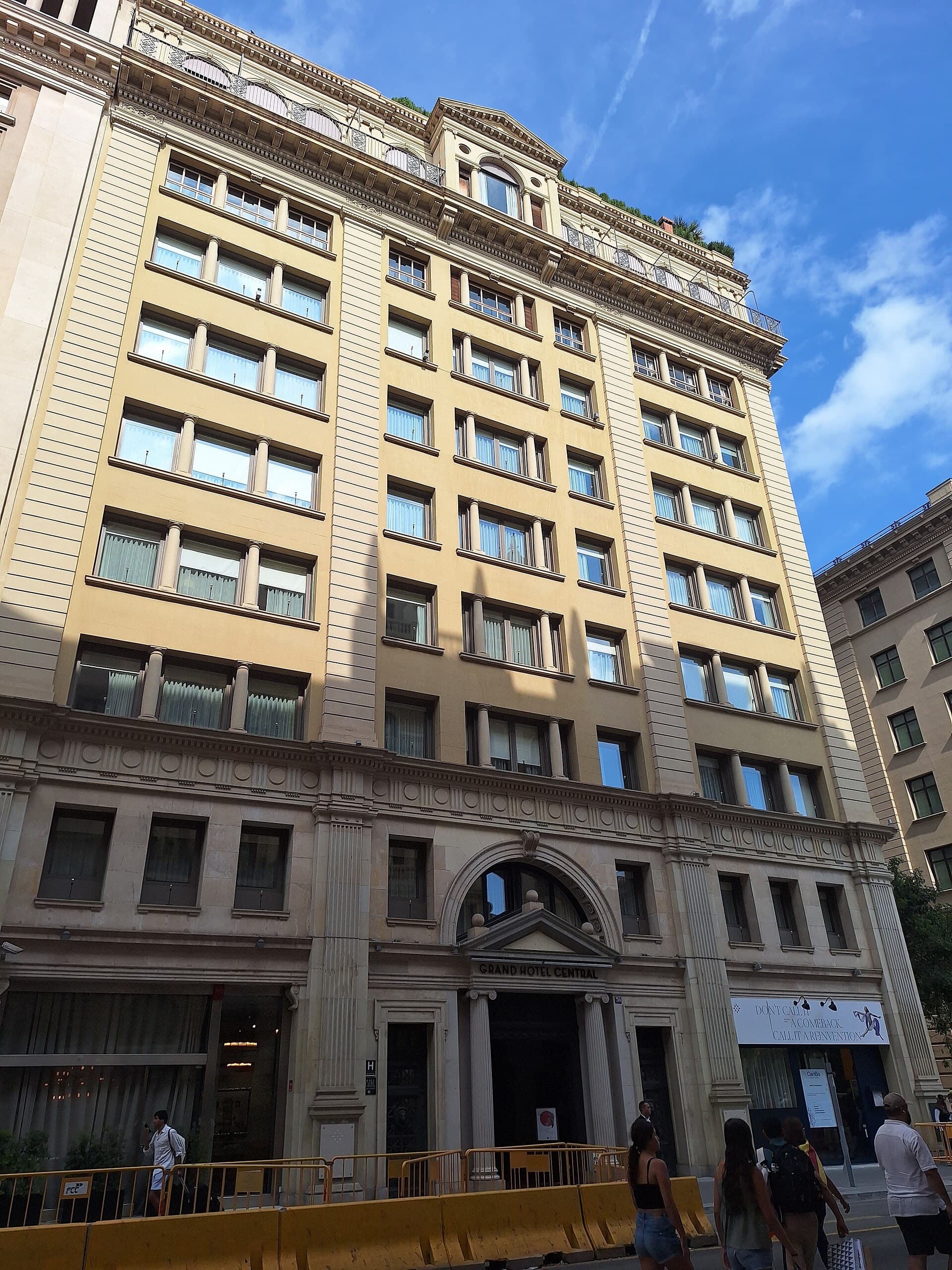Grand Hotel Central (via Wikimedia Commons, CC BY-SA 3.0)