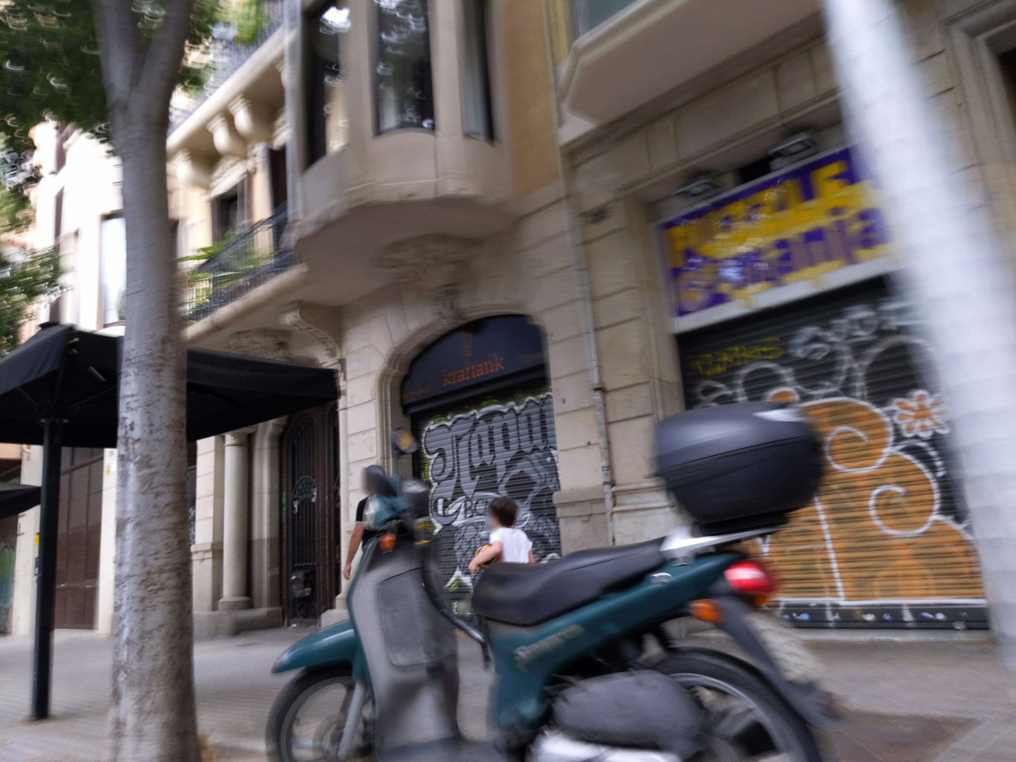 Street view near Barcelona Center Muntaner, Eixample — © morrocoyvolador (CC BY-SA · Mapillary)