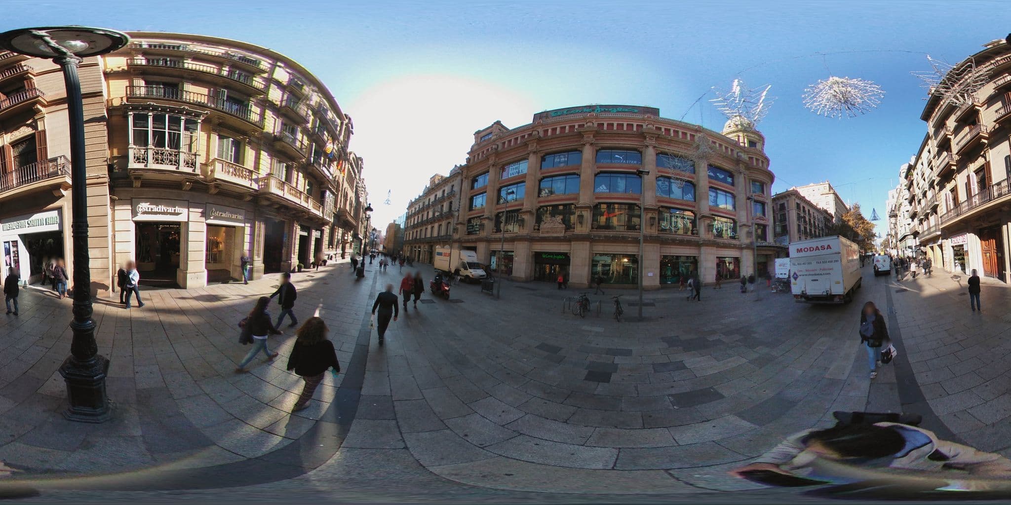 Street view near Hotel Laussane, Barri Gòtic — © ccossio (CC BY-SA · Mapillary)