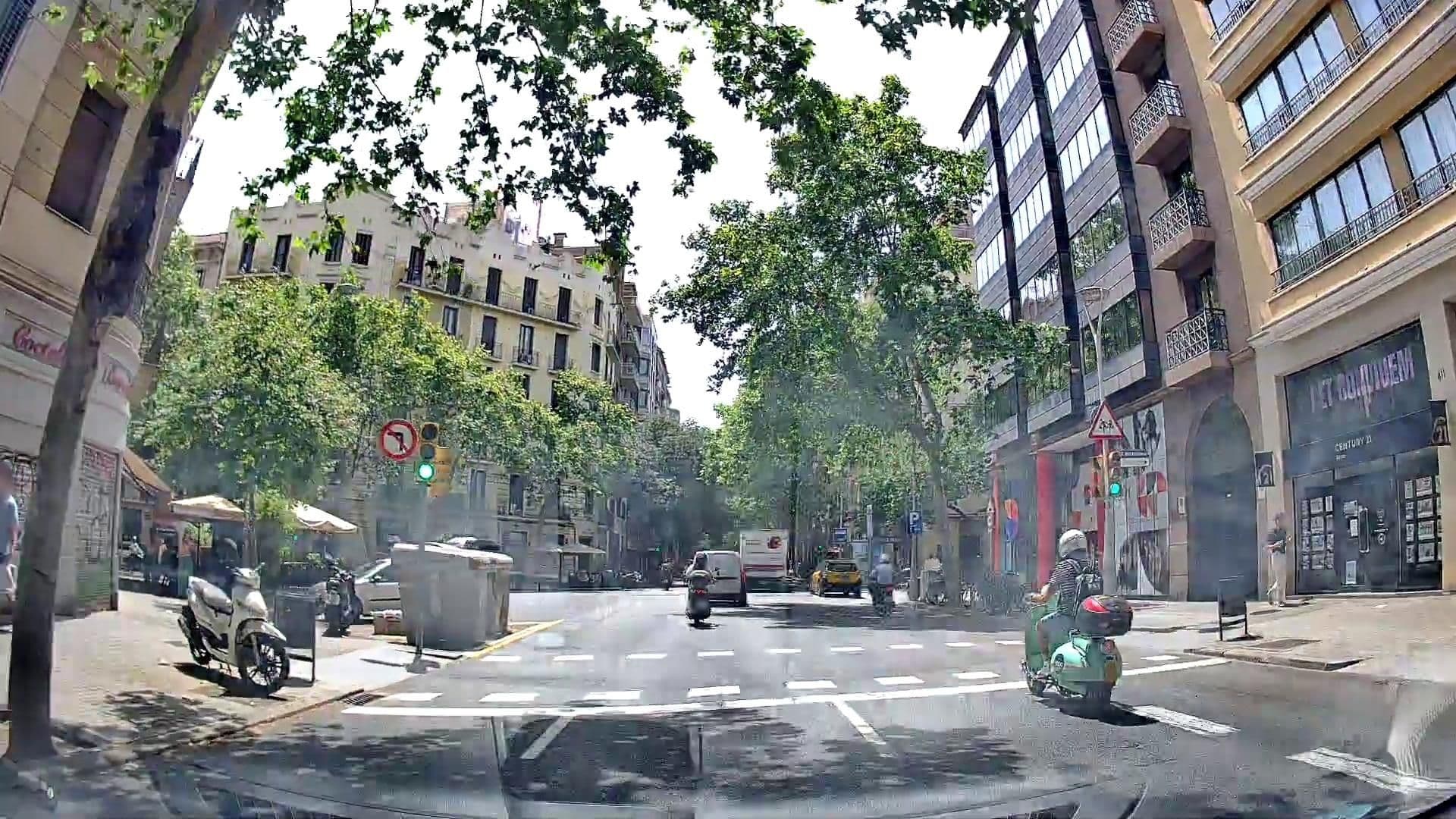 Street view near Apartamentos Córcega, Dreta de l'Eixample — © m_esp_32 (CC BY-SA · Mapillary)