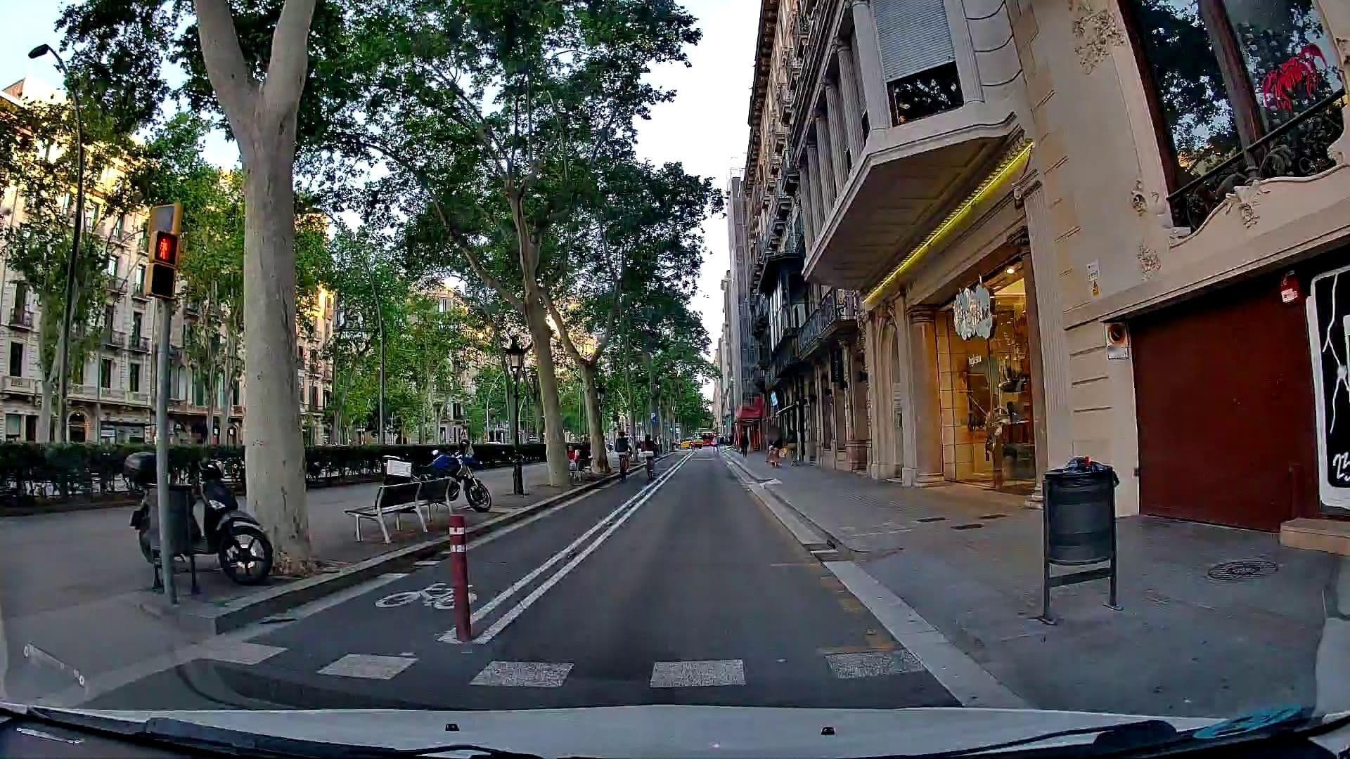 Street view near Hotel dQ, Dreta de l'Eixample — © m_esp_32 (CC BY-SA · Mapillary)