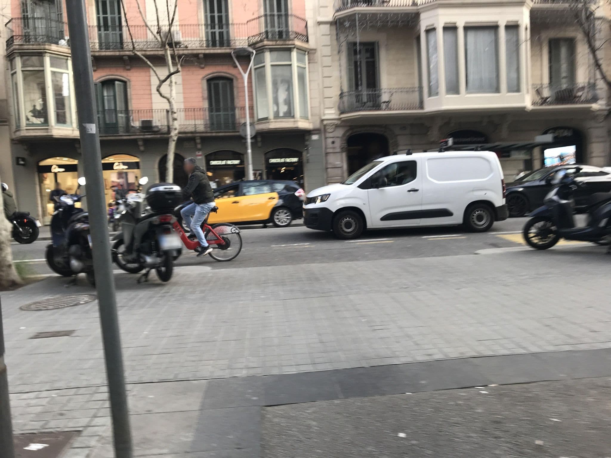 Street view near The Hipstel, Eixample — © miguel_andrade (CC BY-SA · Mapillary)