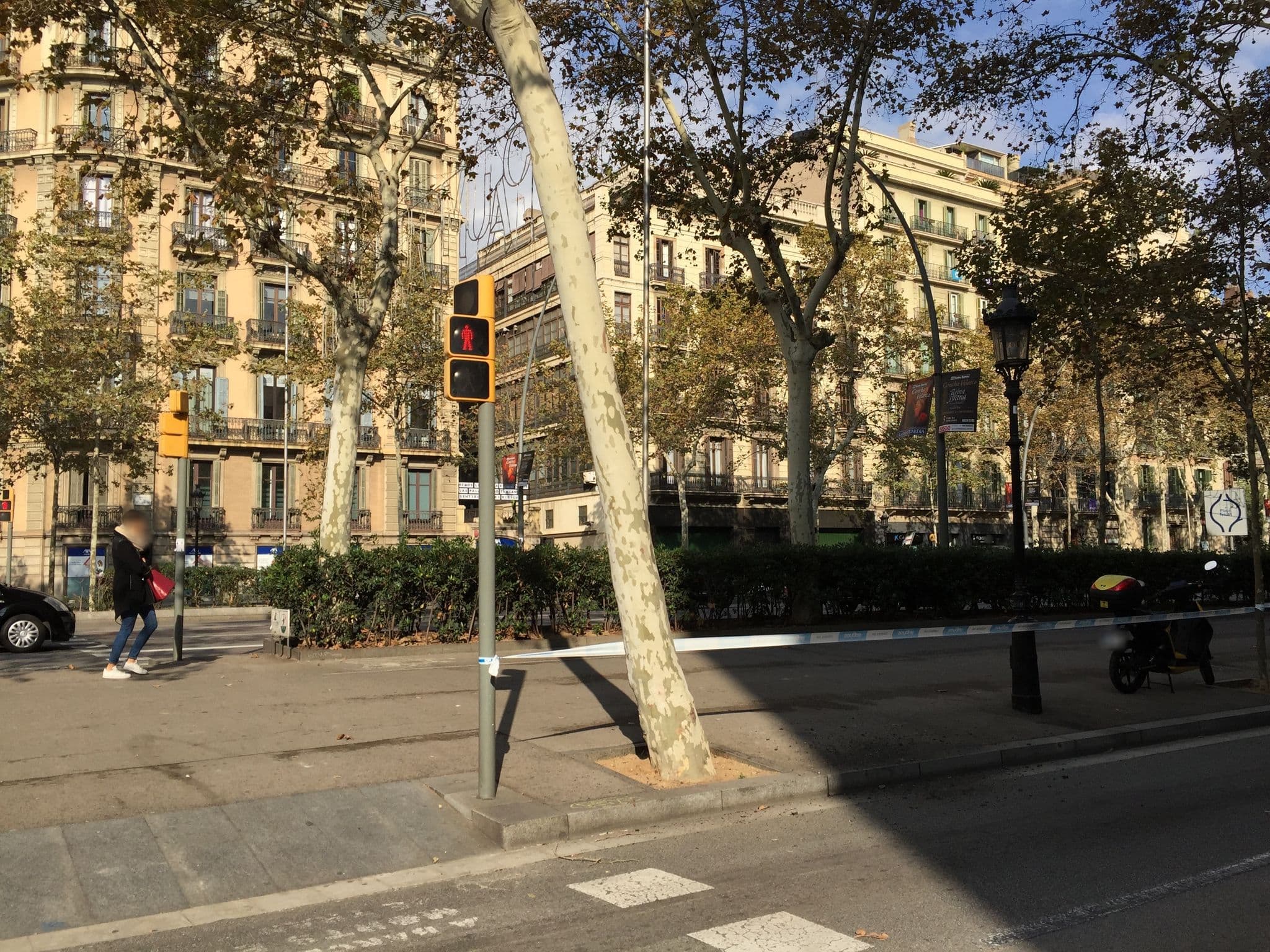Street view near Hostal D'Uxelles, Fort Pienc — © richlv (CC BY-SA · Mapillary)