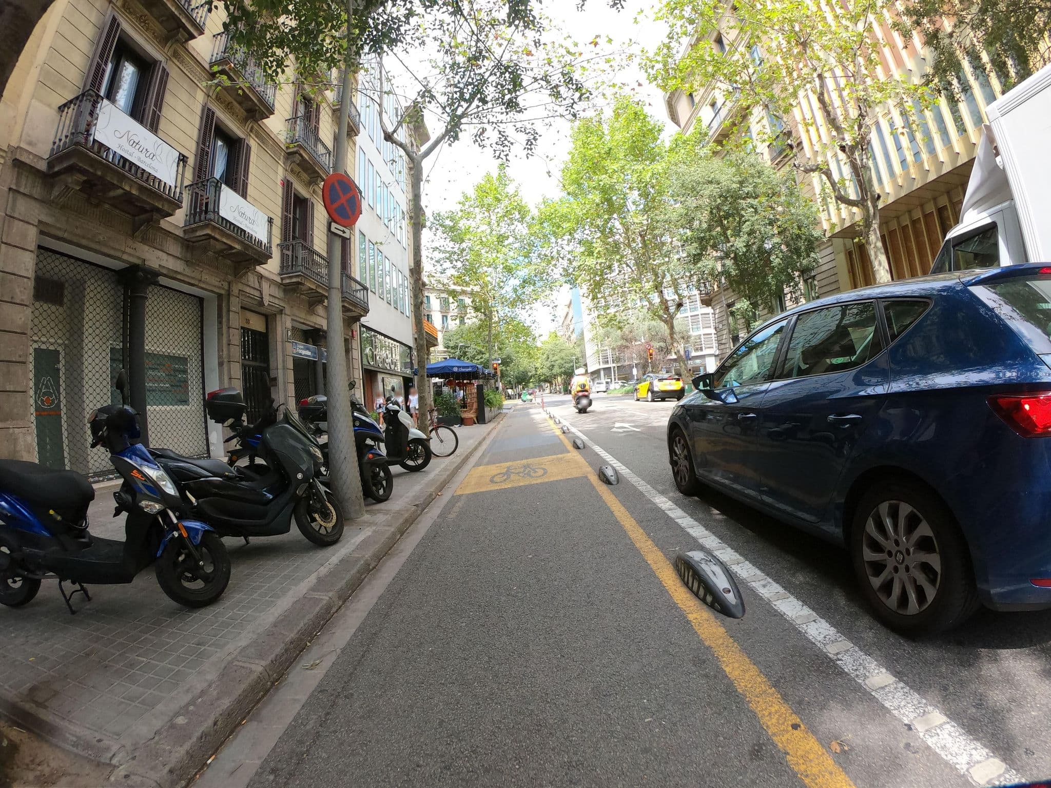 Street view near Hostal BCN 46, Dreta de l'Eixample — © rubencarbonero (CC BY-SA · Mapillary)