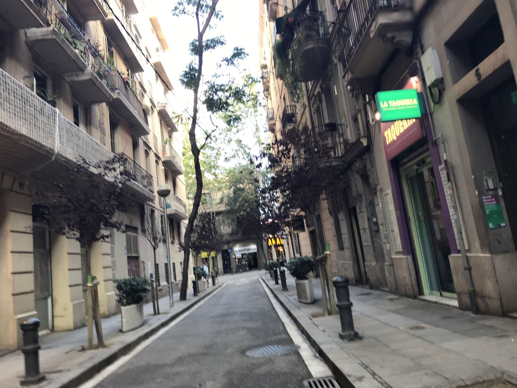 Street view near APBCN Sagrada Familia Gaudí, Sagrada Família — © miguel_andrade (CC BY-SA · Mapillary)