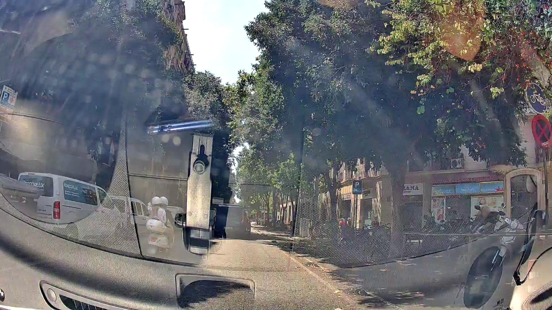 Street view near AB Marina Apartments, Fort Pienc — © m_esp_32 (CC BY-SA · Mapillary)