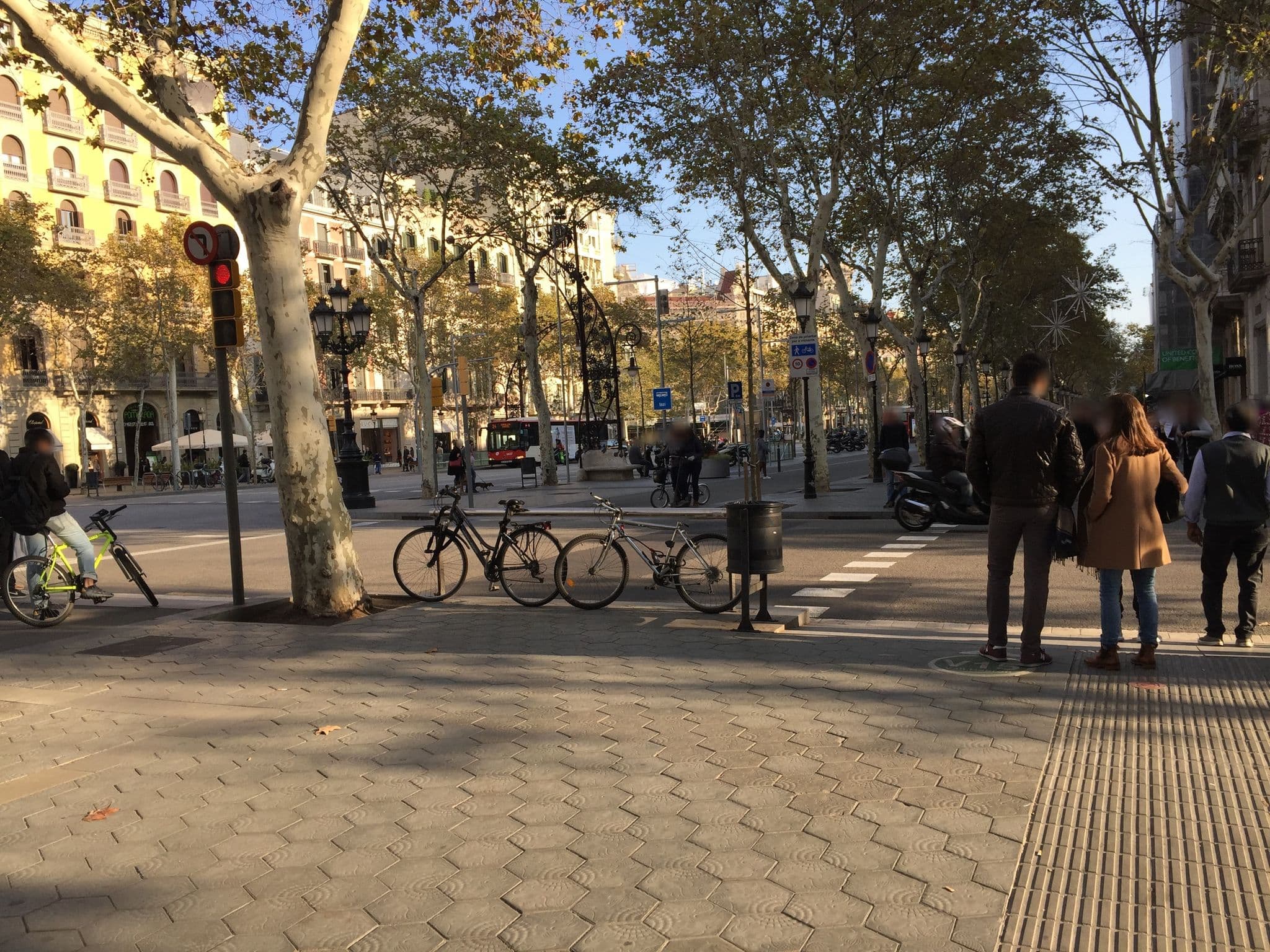 Street view near Waytostay, Dreta de l'Eixample — © richlv (CC BY-SA · Mapillary)